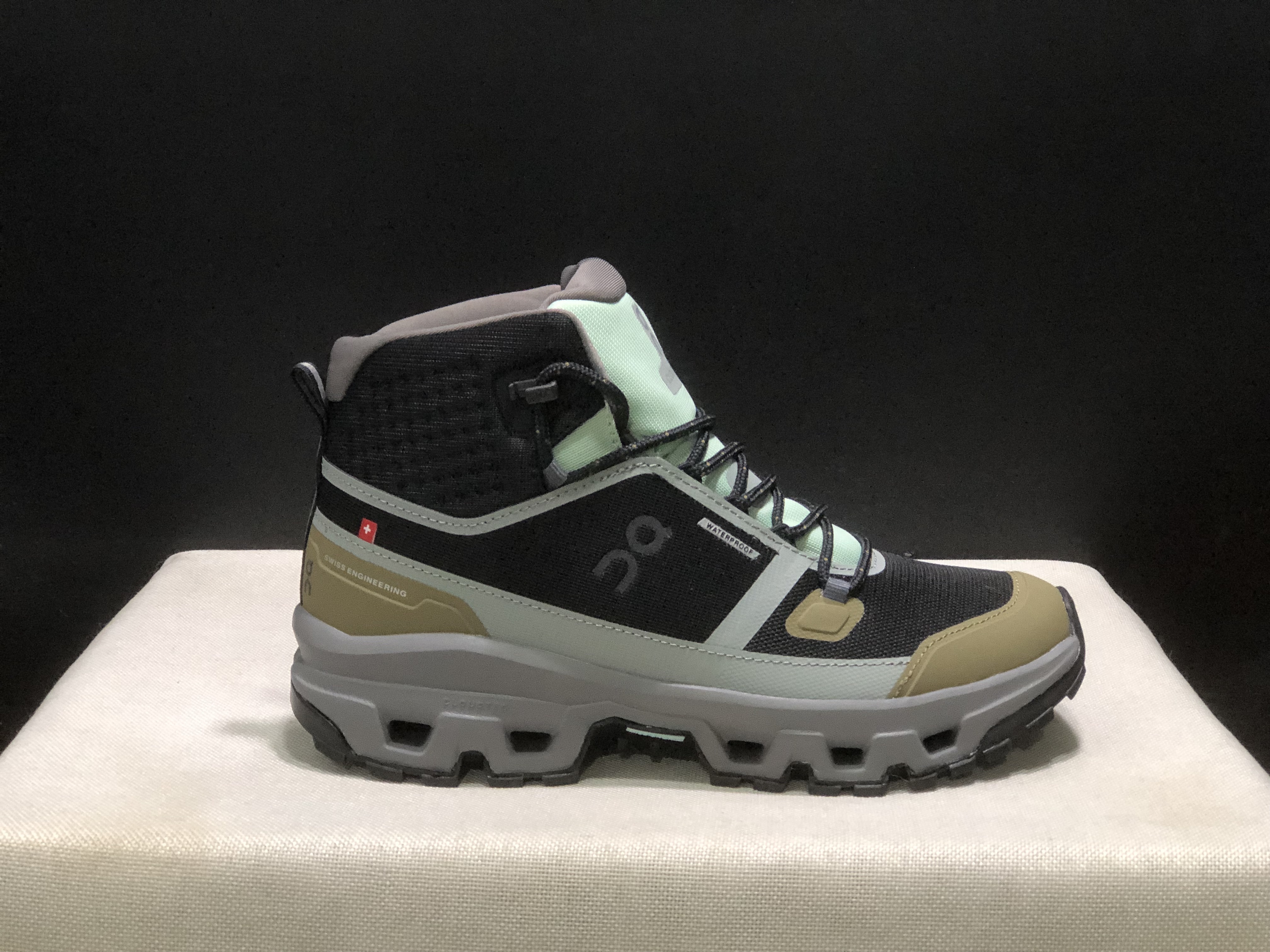 4374-75-qc Cloudrock Low WP gallery