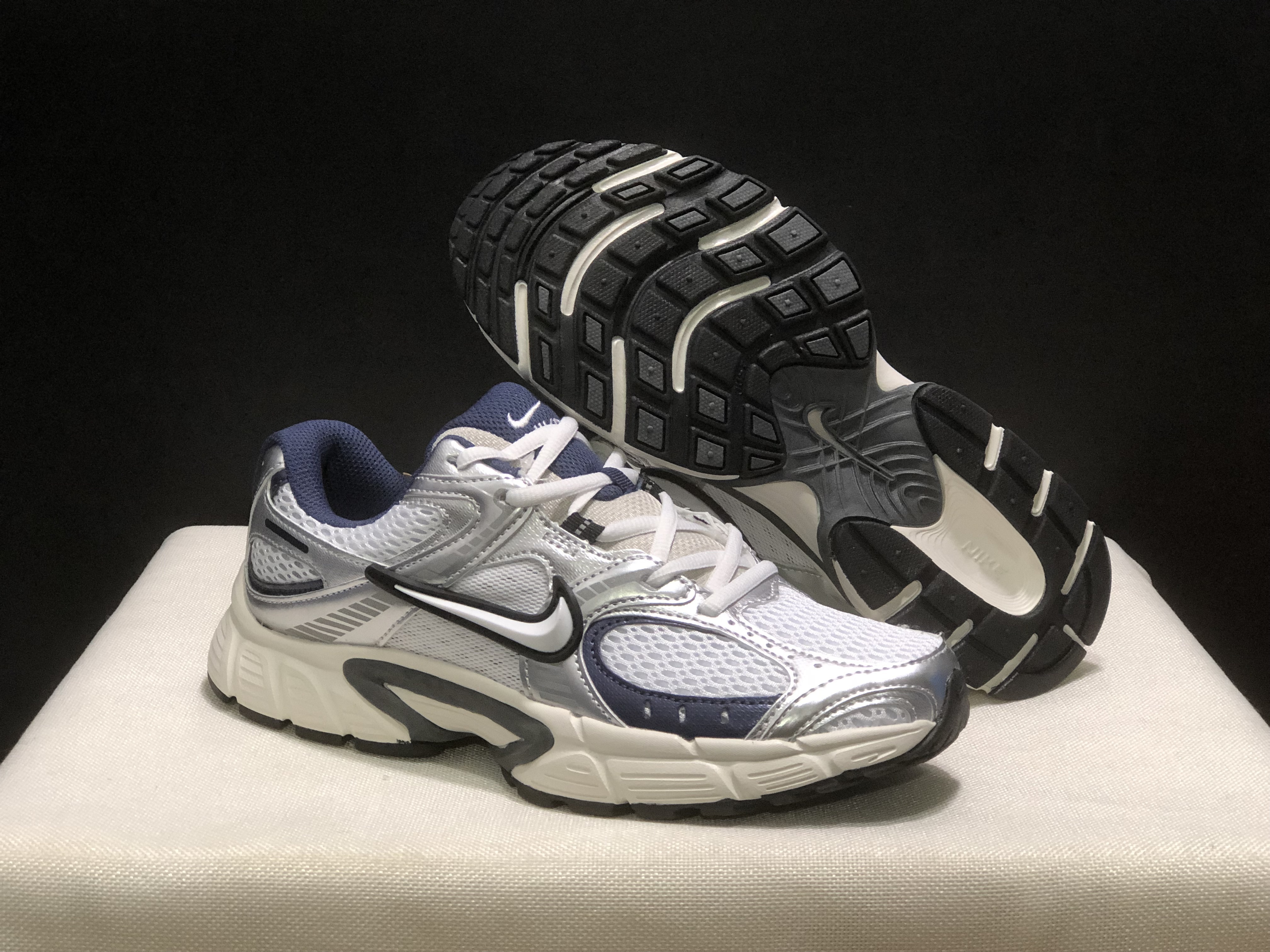 4376-55.99-NIKE V5 gallery