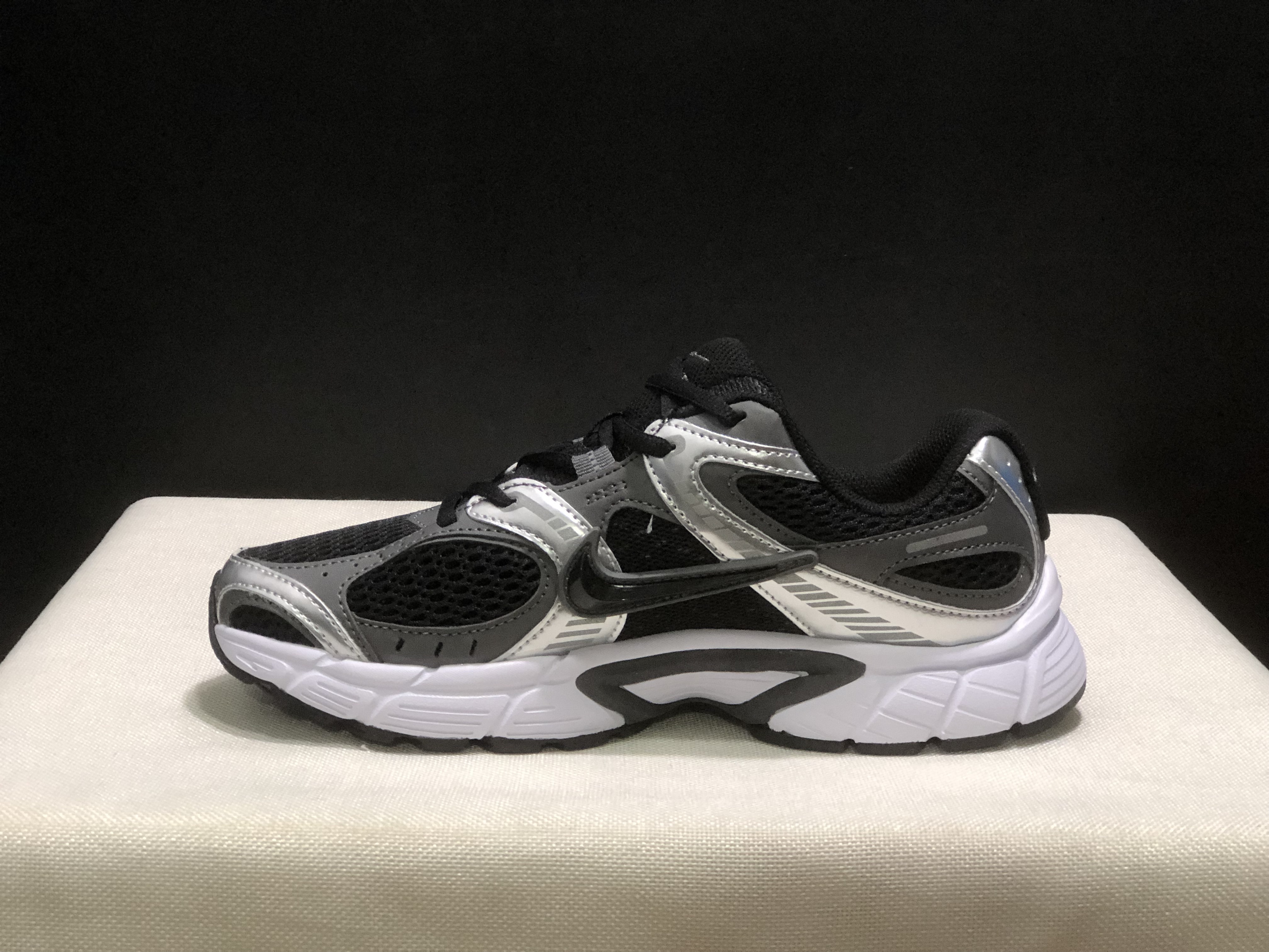 4376-55.99-NIKE V5 gallery