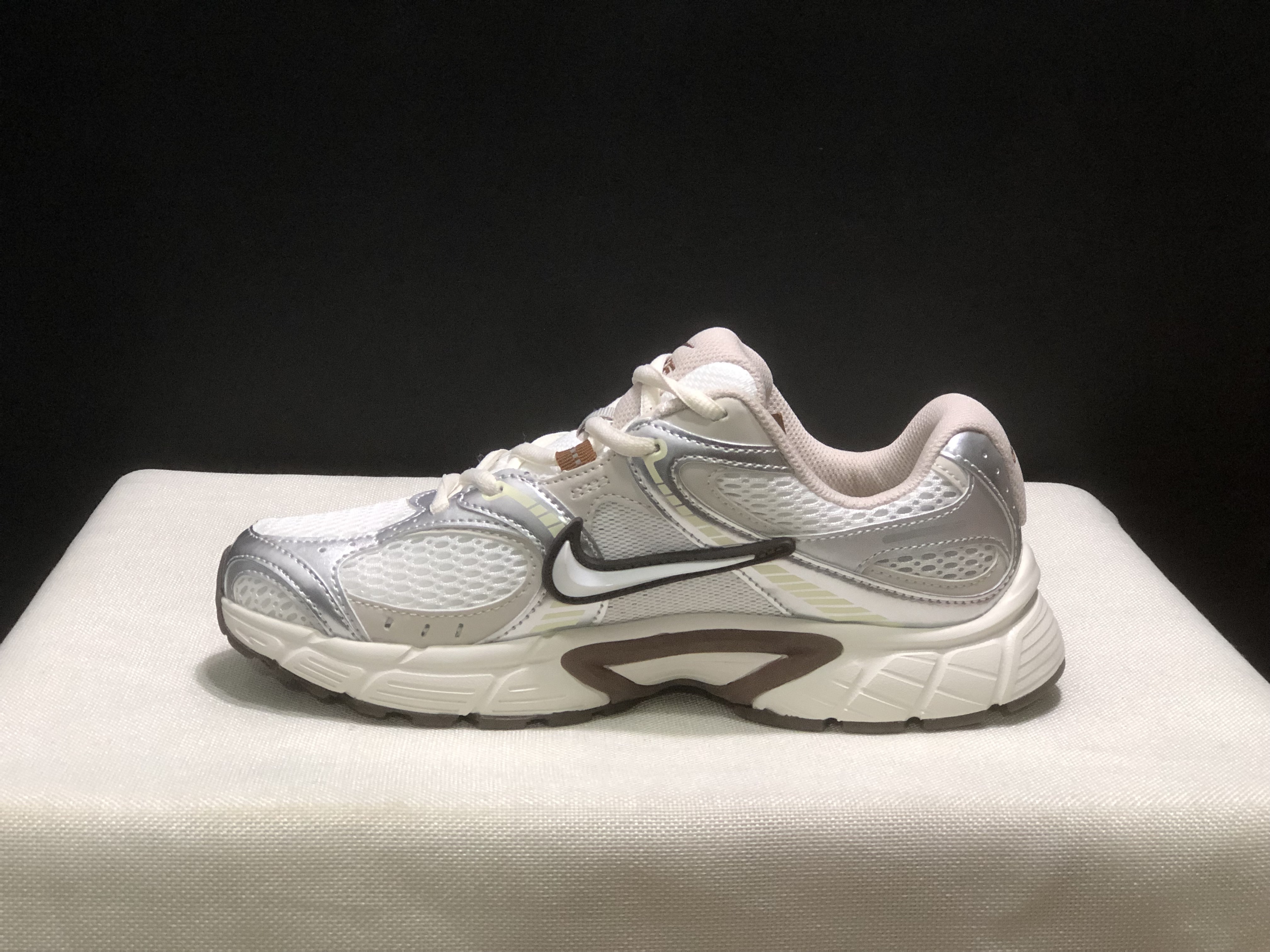 4376-55.99-NIKE V5 gallery