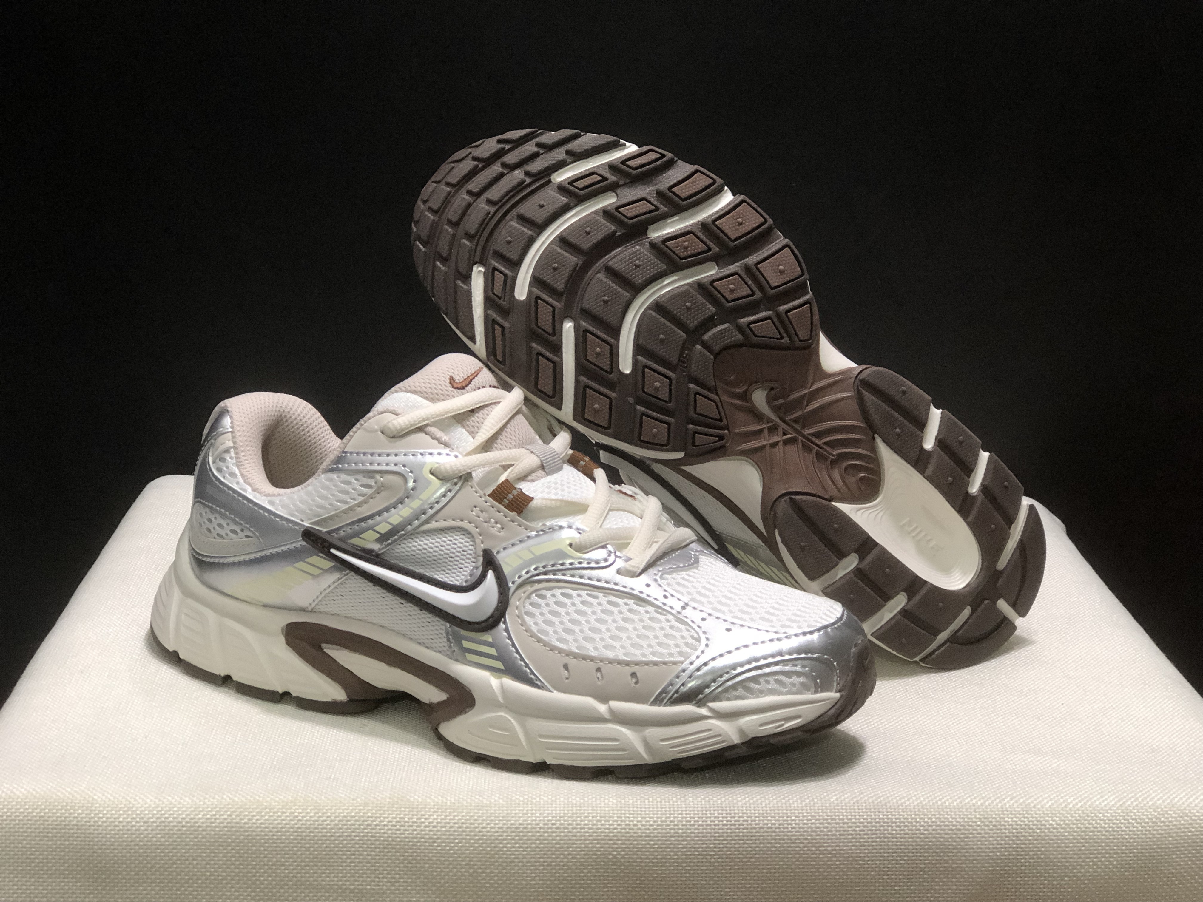 4376-55.99-NIKE V5 gallery