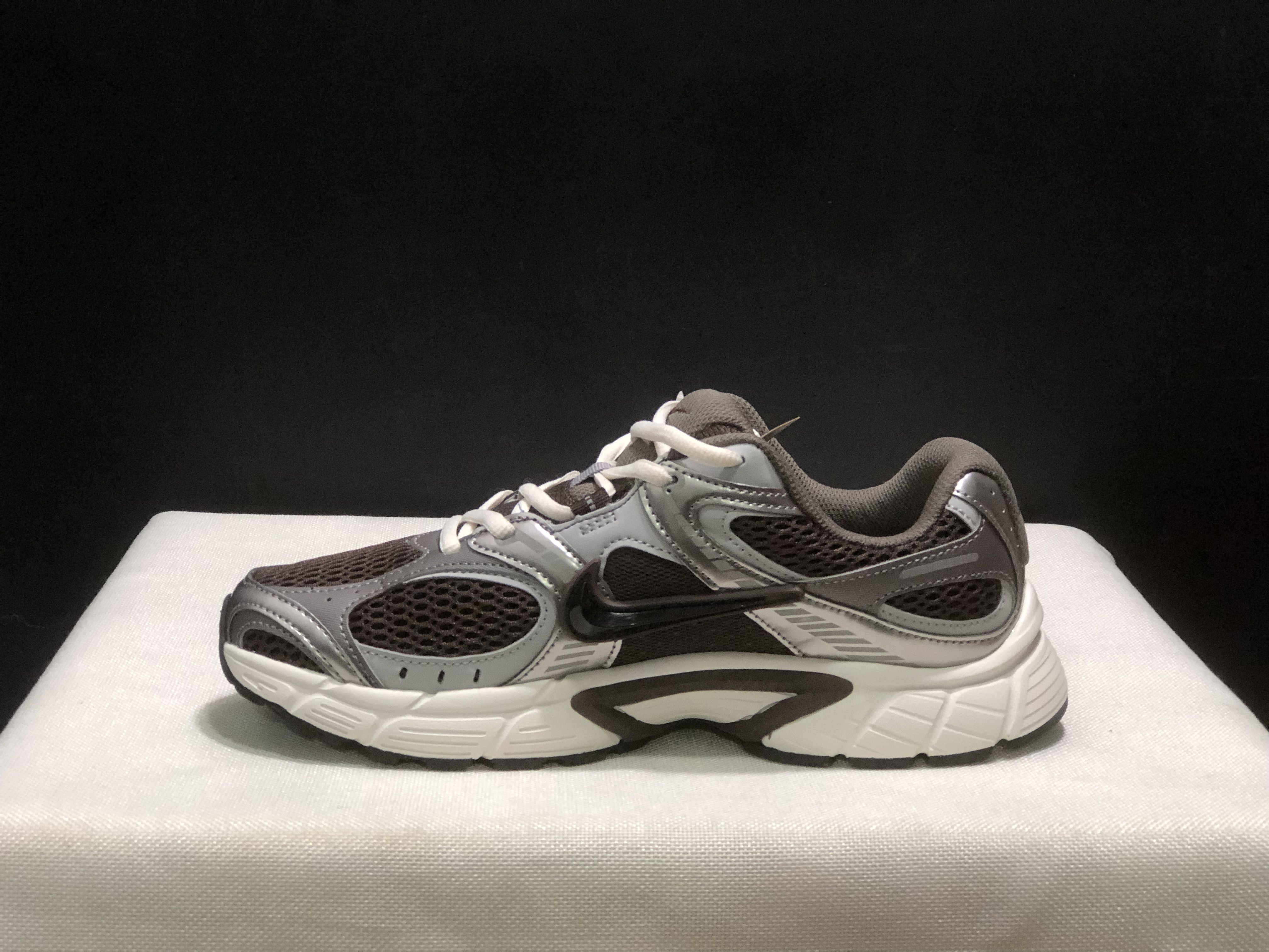 4376-55.99-NIKE V5 gallery