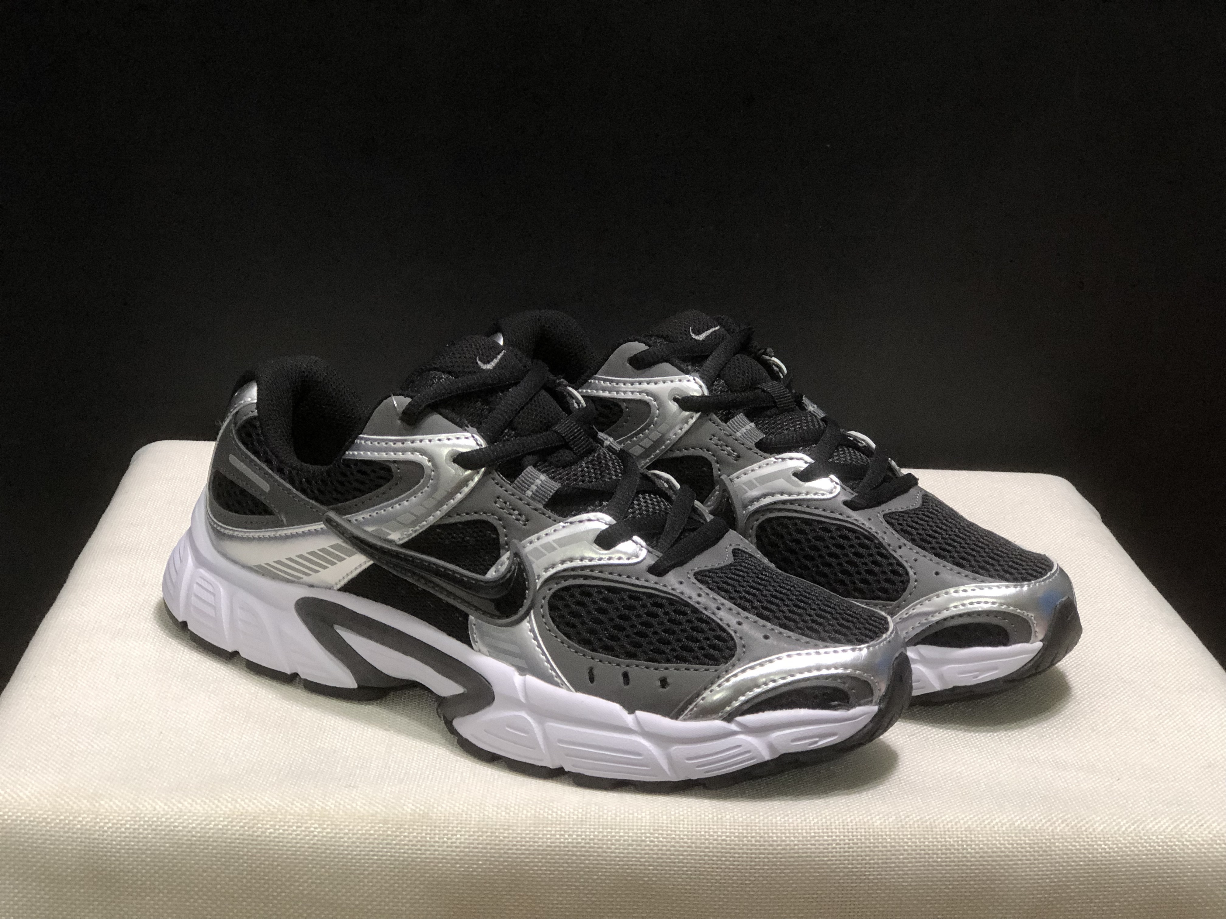 4376-55.99-NIKE V5 gallery