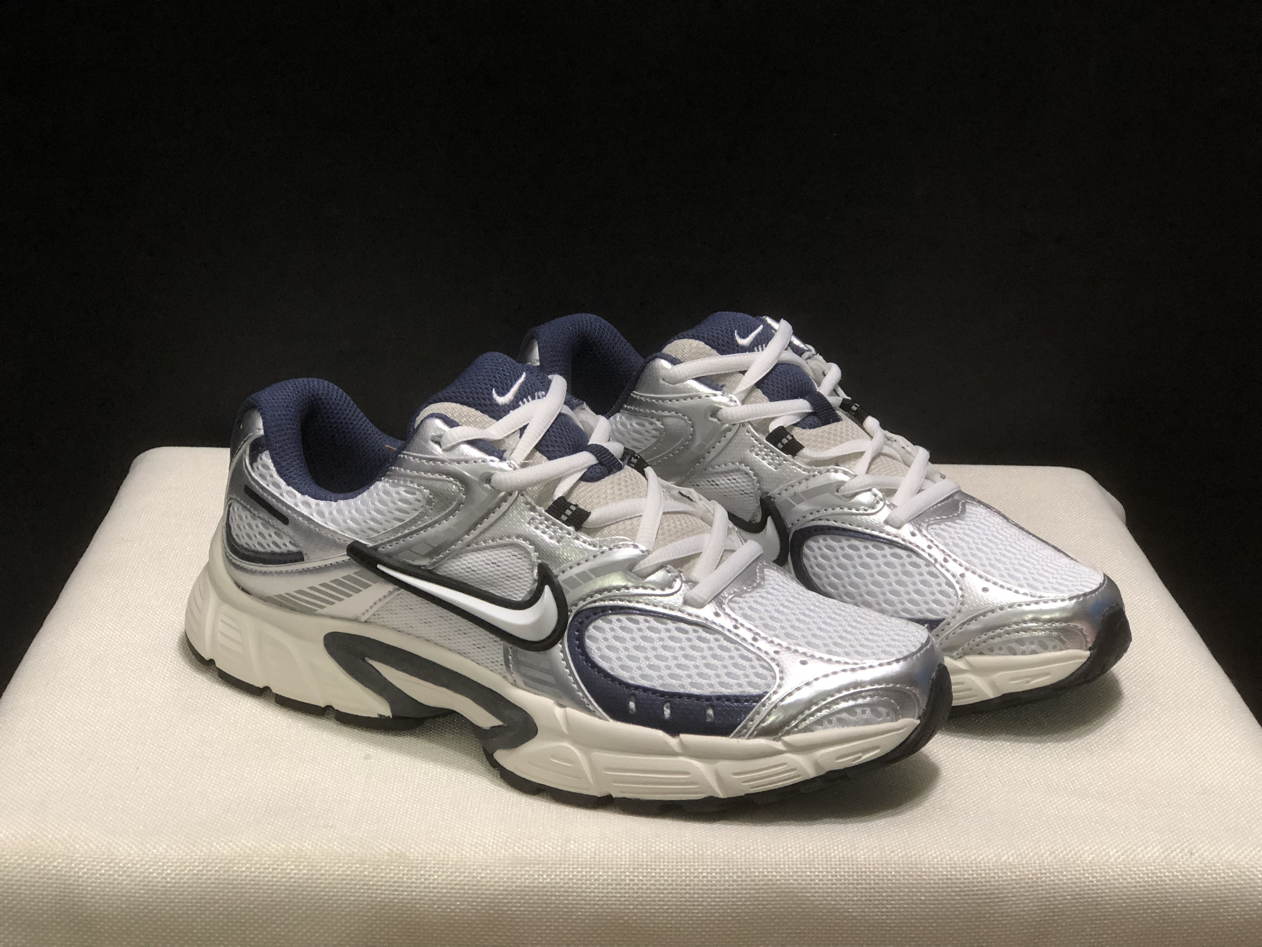 4376-55.99-NIKE V5 gallery