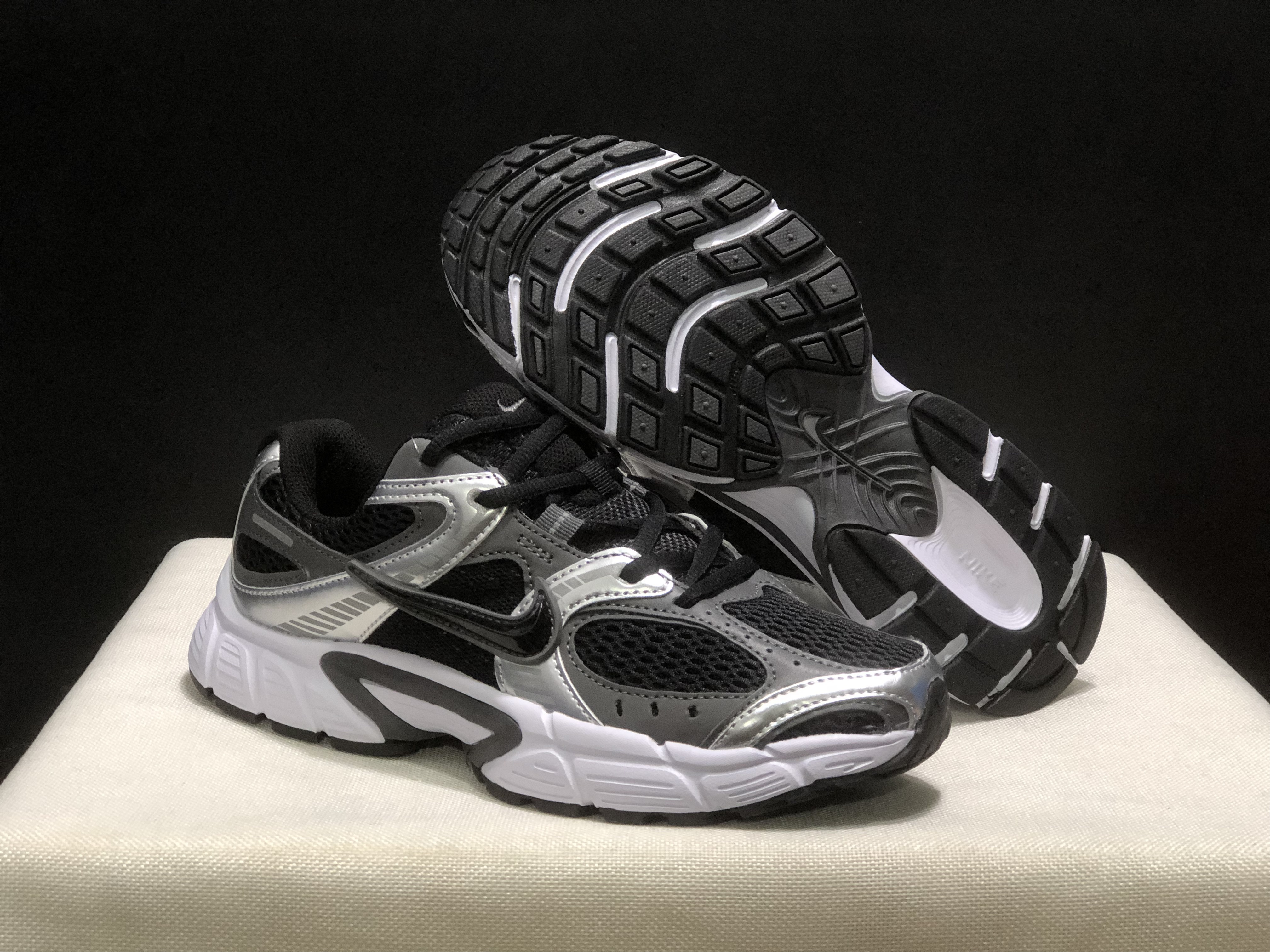 4376-55.99-NIKE V5 gallery