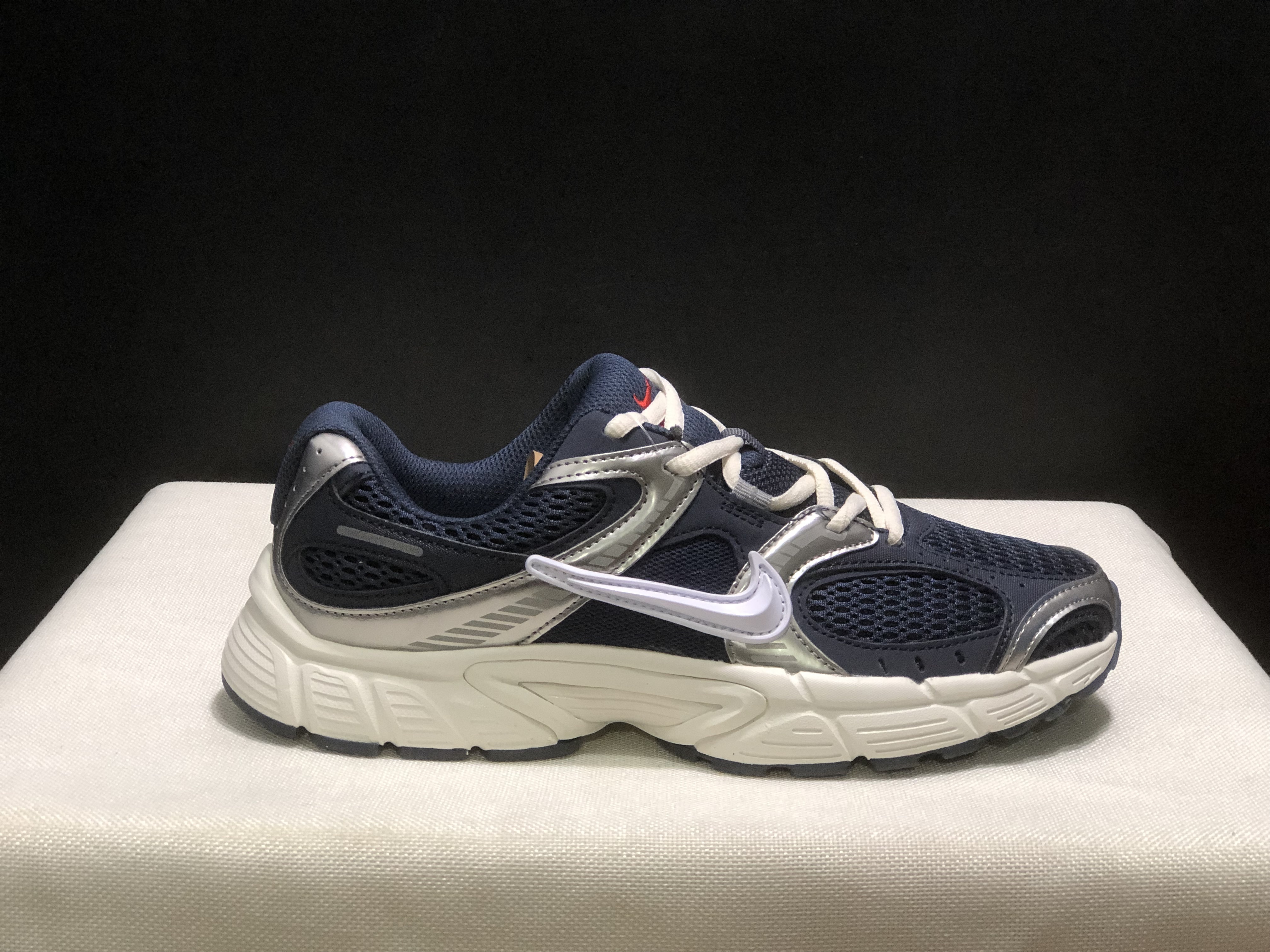 4376-55.99-NIKE V5 gallery