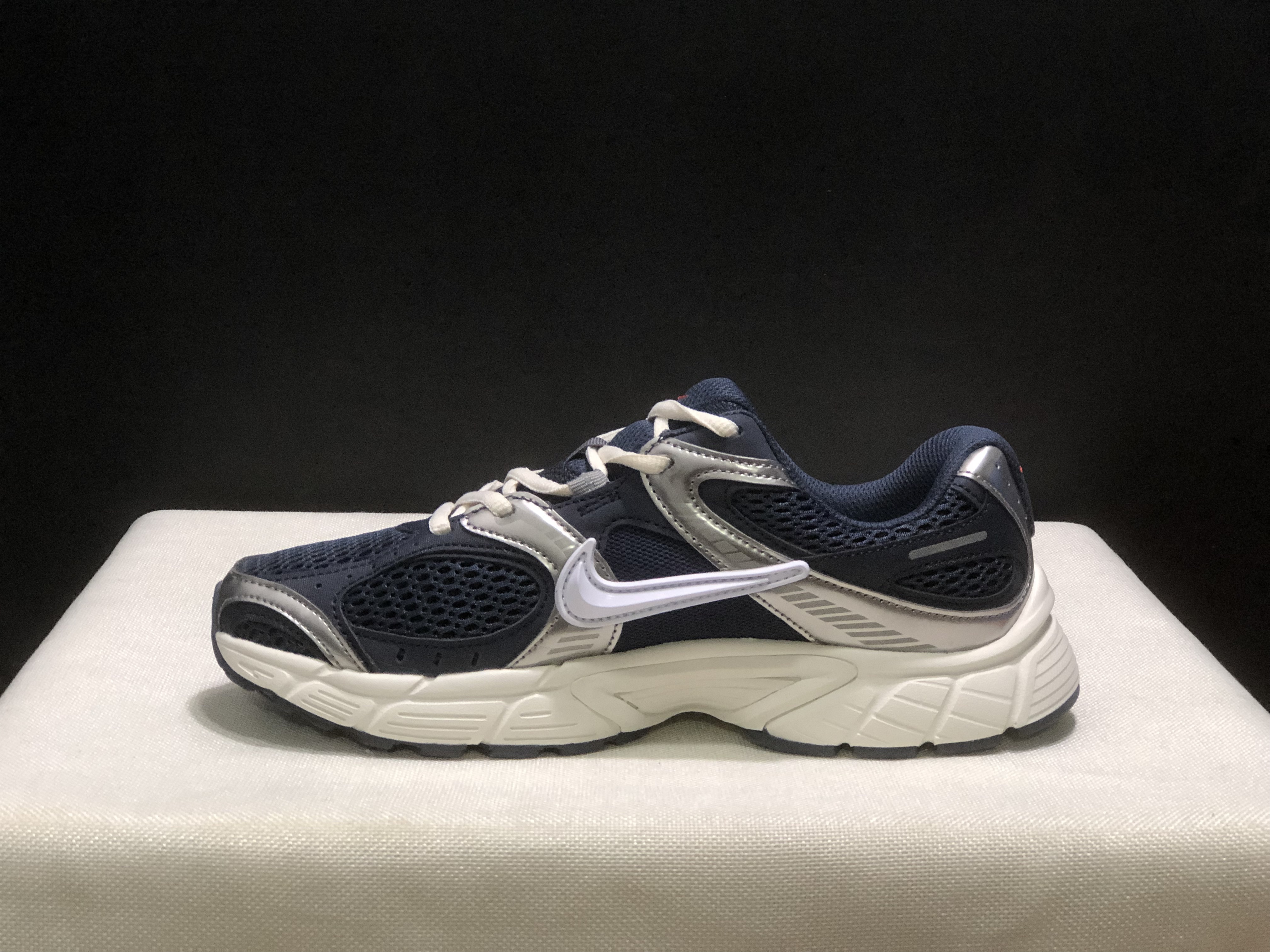 4376-55.99-NIKE V5 gallery