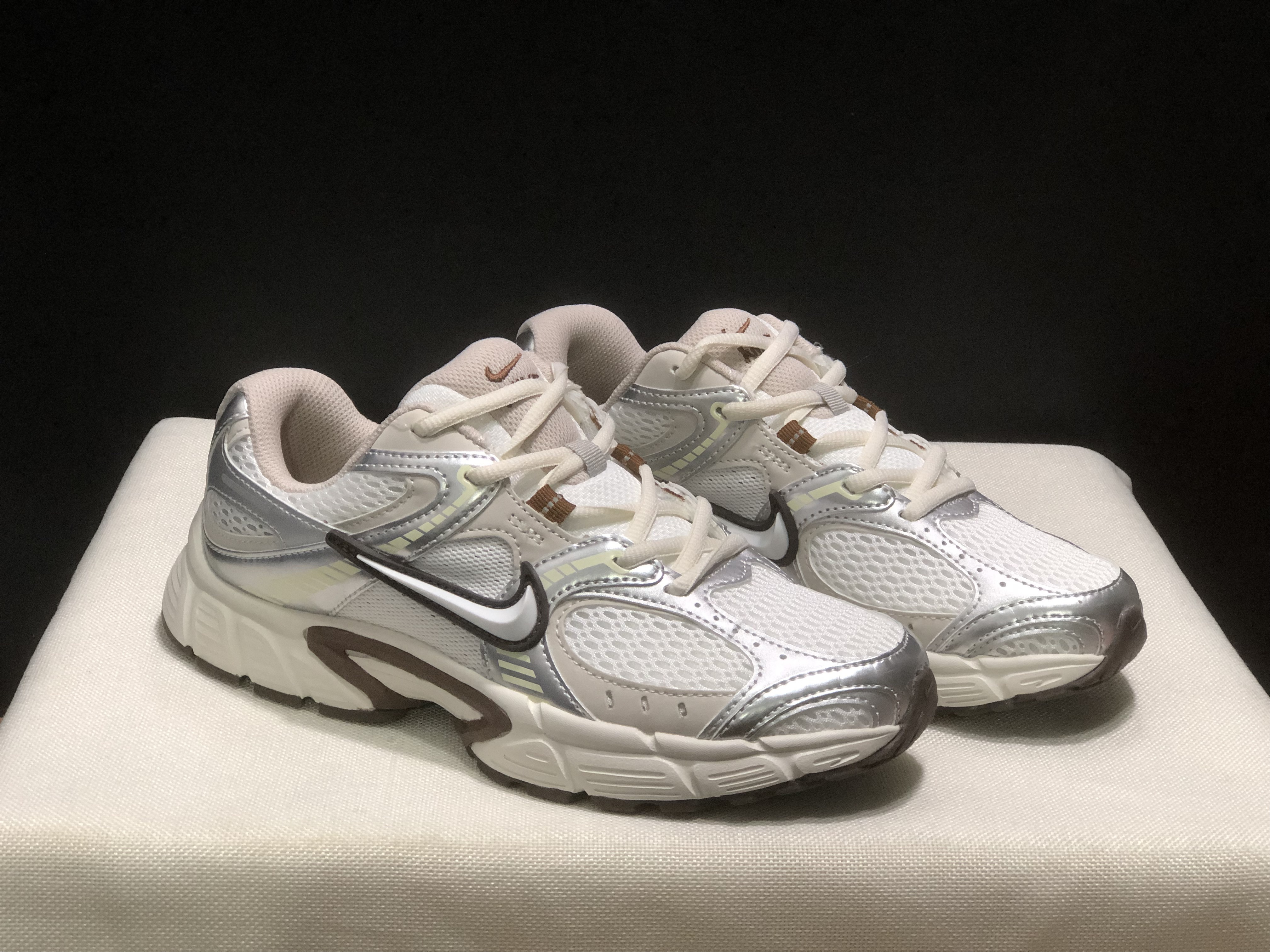 4376-55.99-NIKE V5 gallery