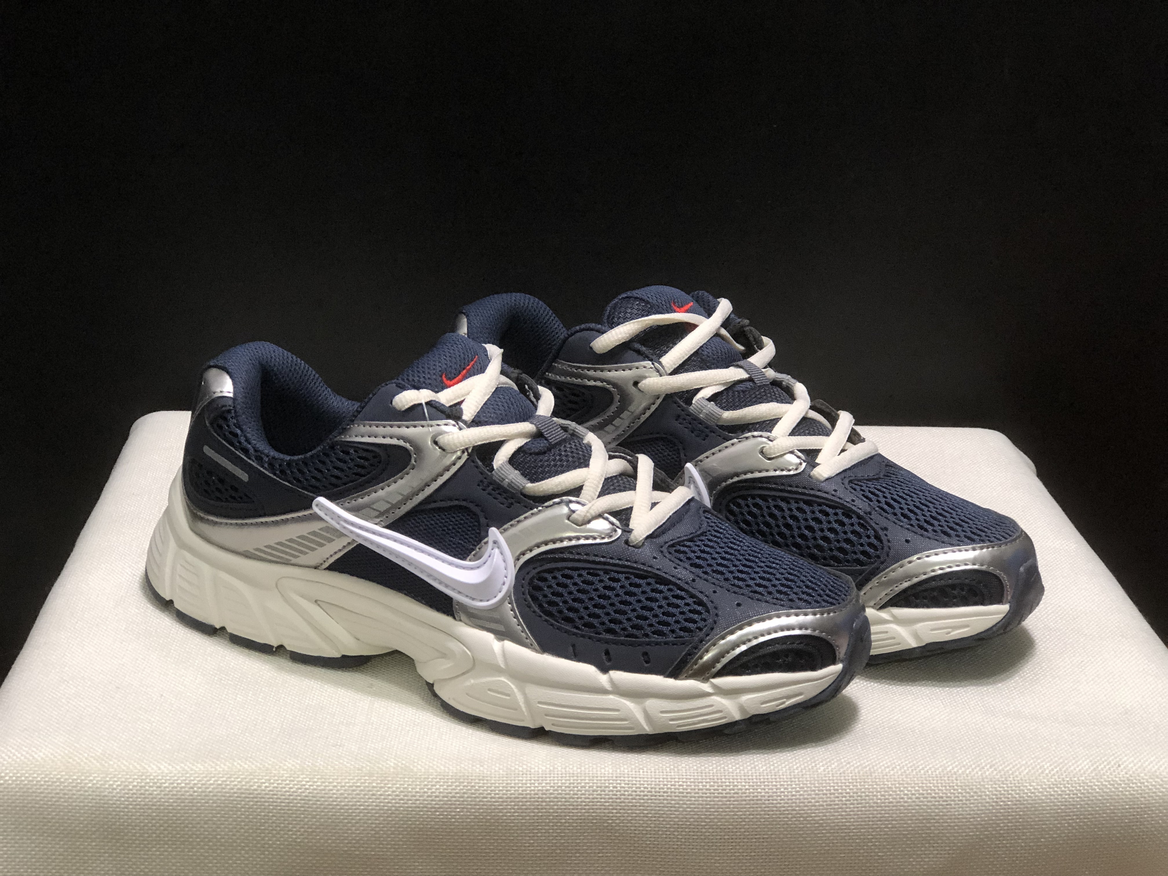 4376-55.99-NIKE V5 gallery