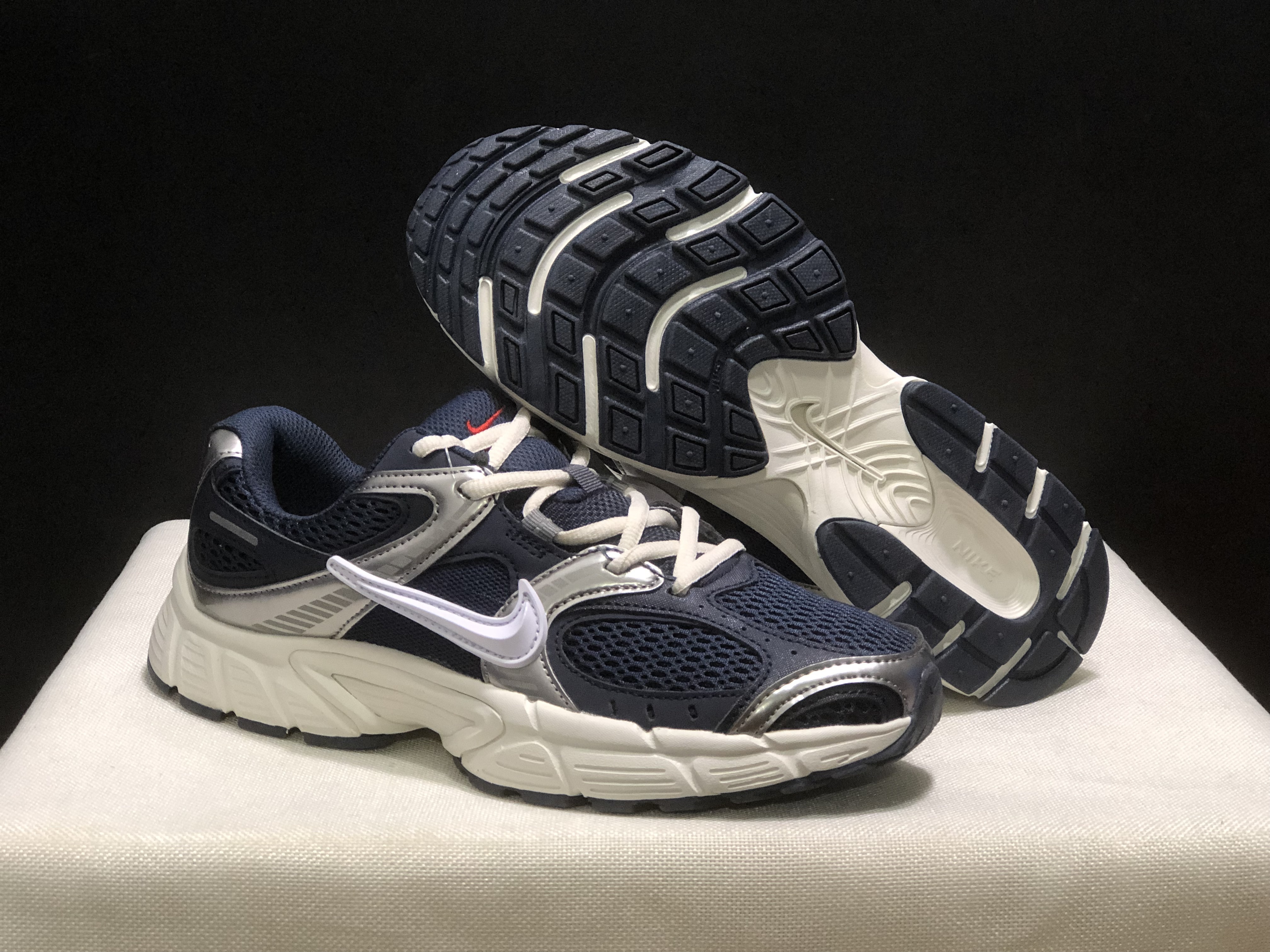 4376-55.99-NIKE V5 gallery