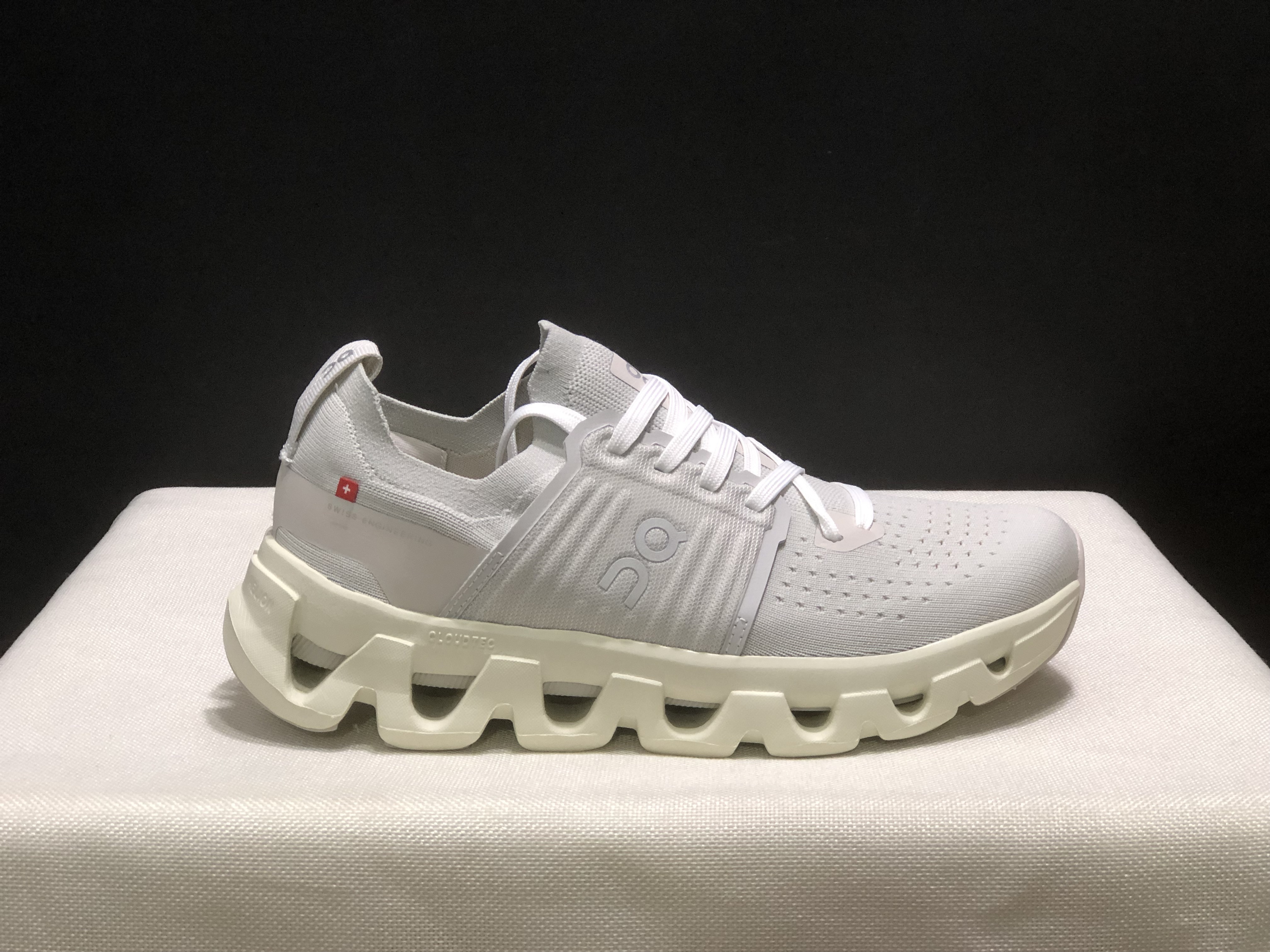 4380-59.99-QC-Cloudswift 4 gallery