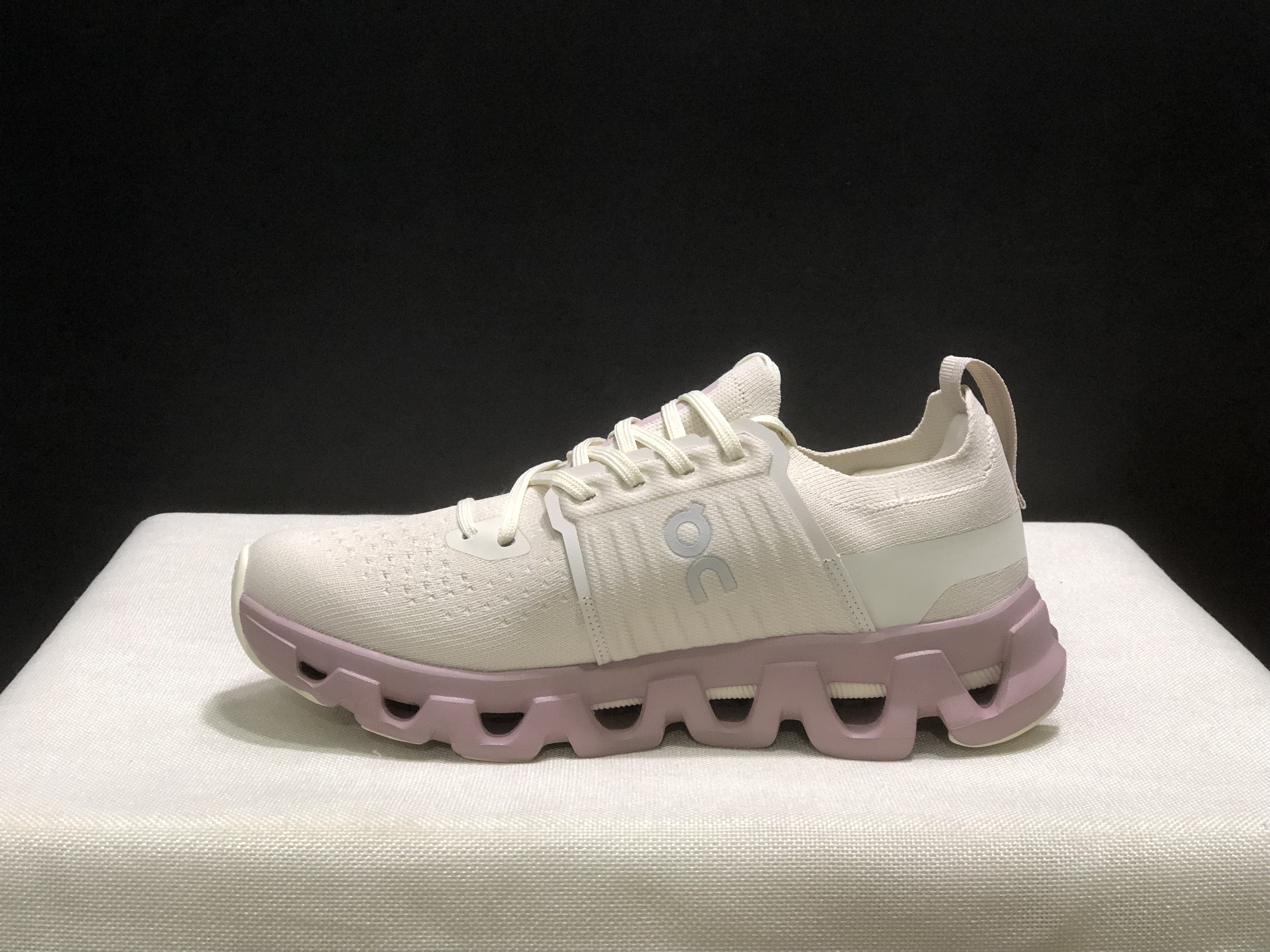 4380-59.99-QC-Cloudswift 4 gallery