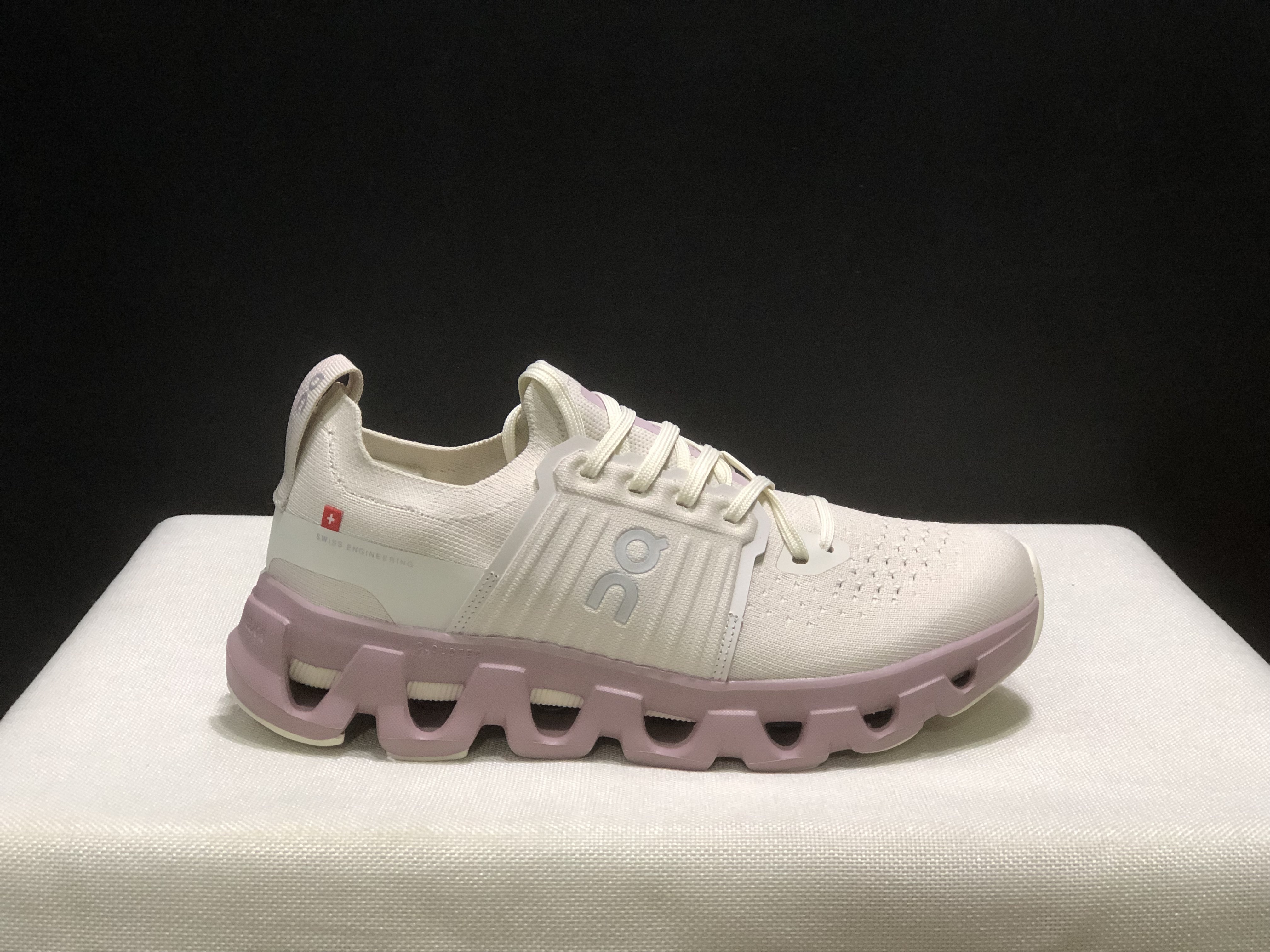 4380-59.99-QC-Cloudswift 4 gallery