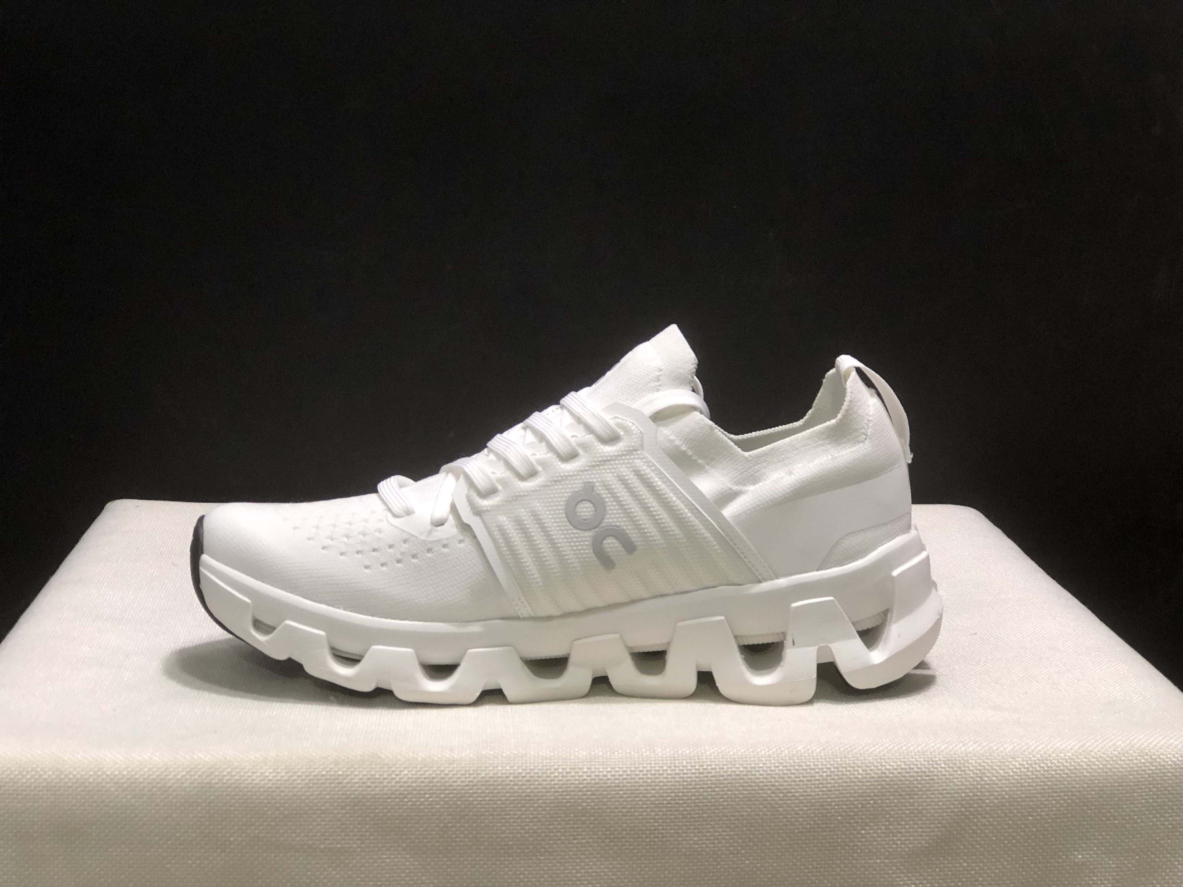 4380-59.99-QC-Cloudswift 4 gallery