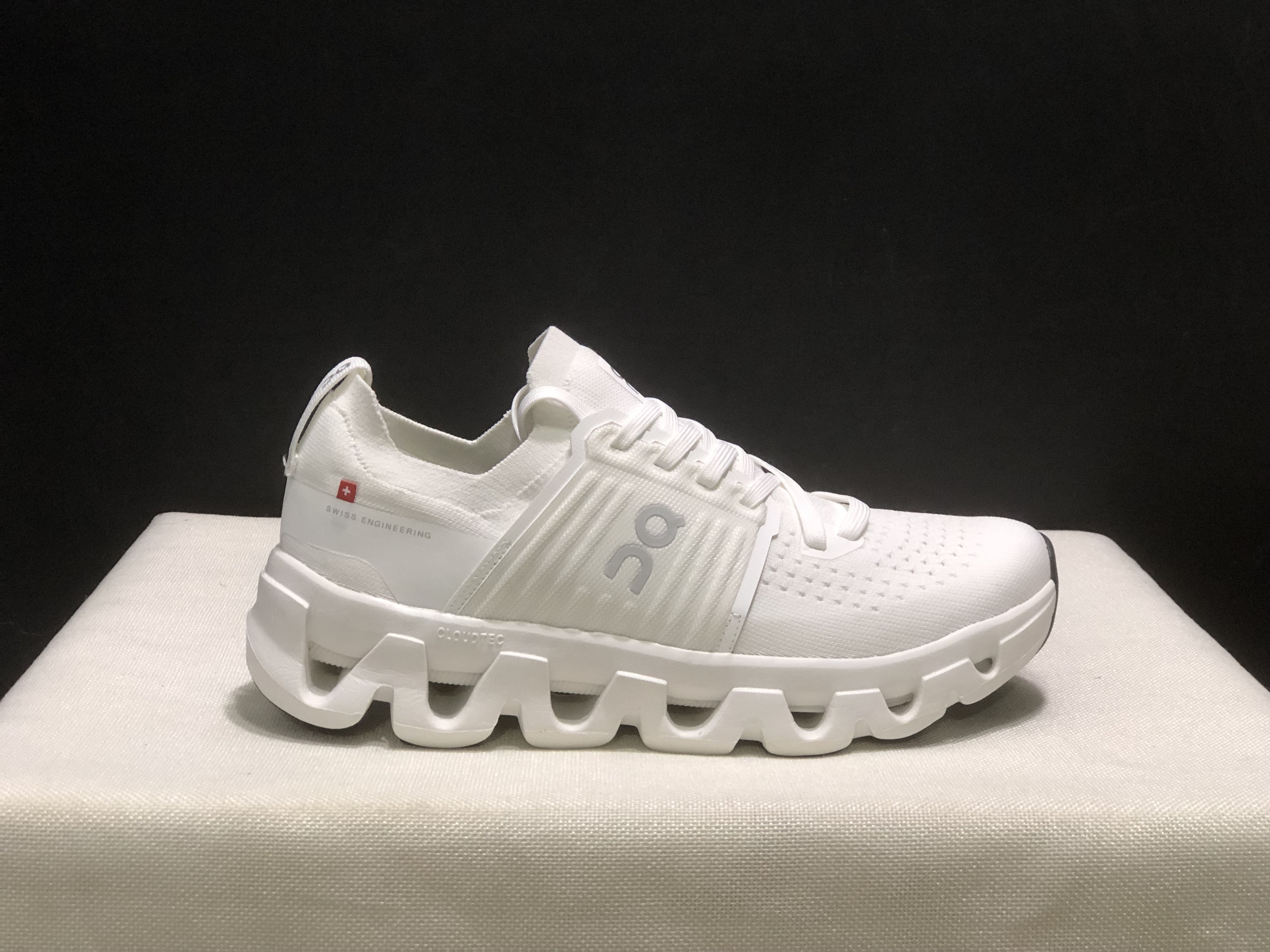 4380-59.99-QC-Cloudswift 4 gallery