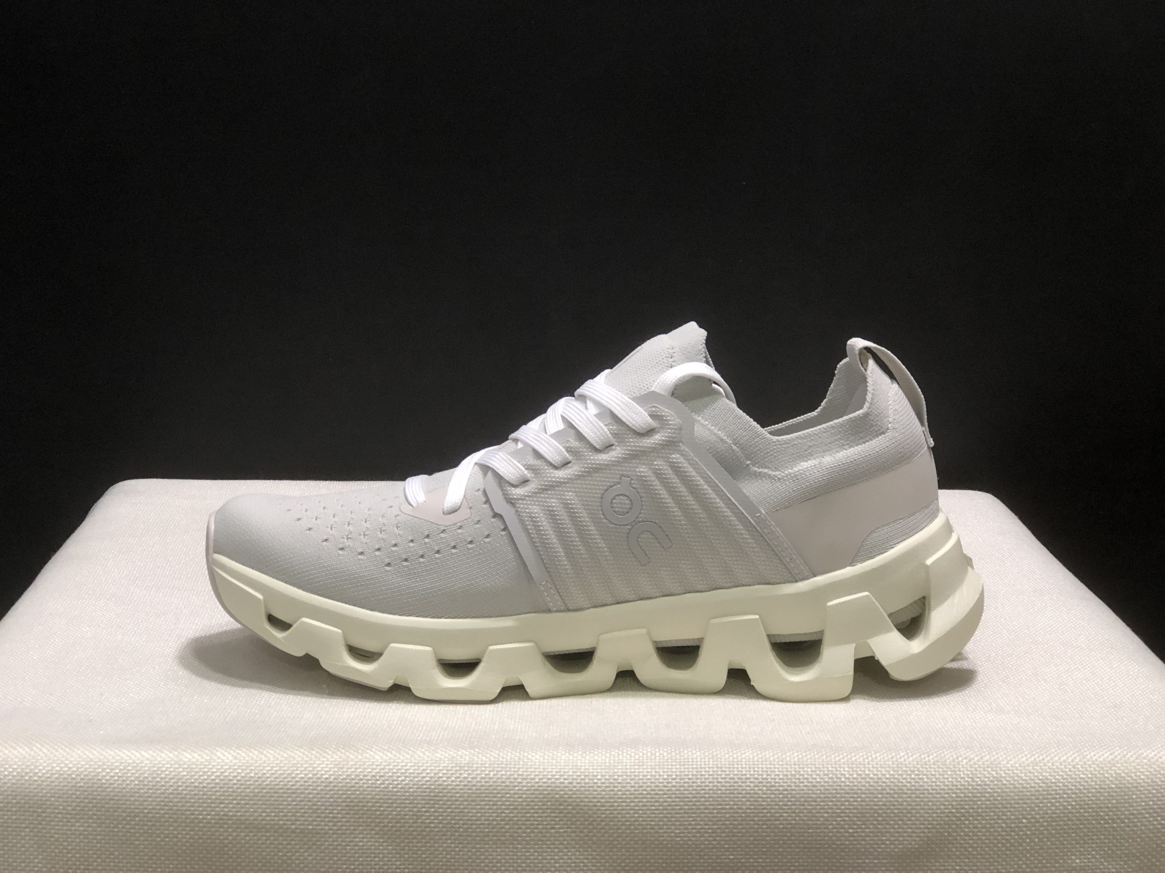 4380-59.99-QC-Cloudswift 4 gallery