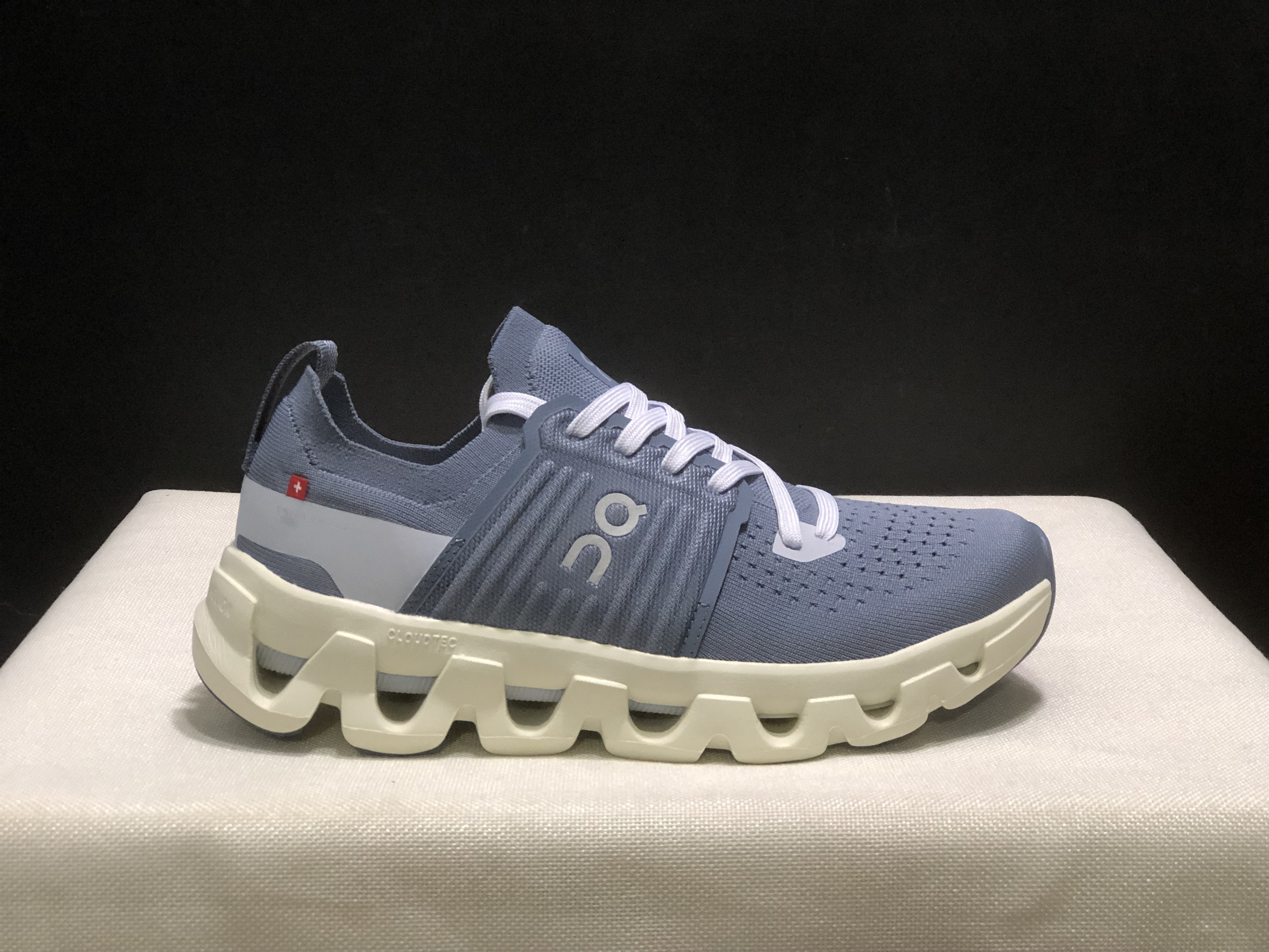 4380-59.99-QC-Cloudswift 4 gallery