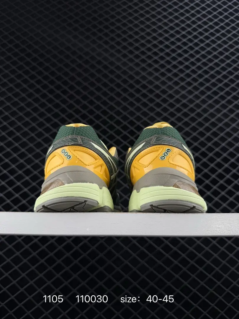 4400-75-ASICS gallery