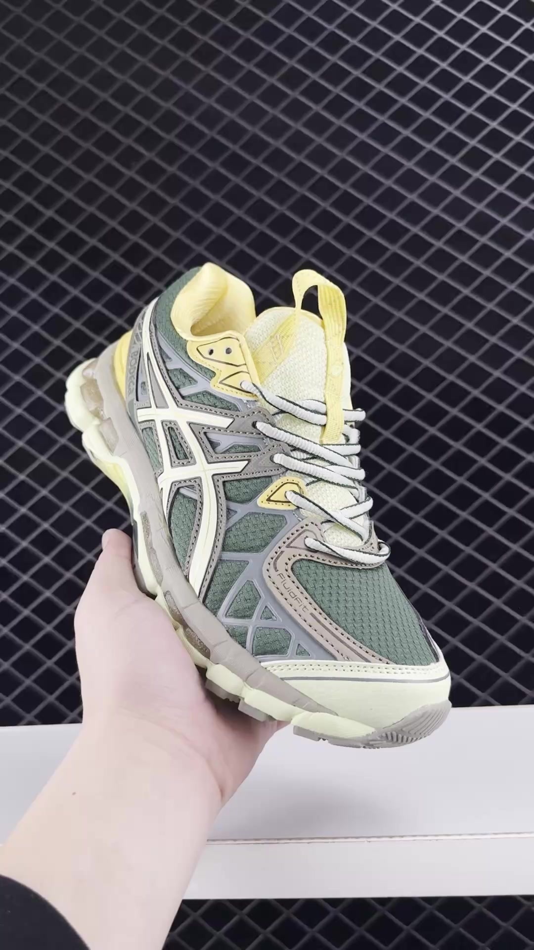 4400-75-ASICS gallery