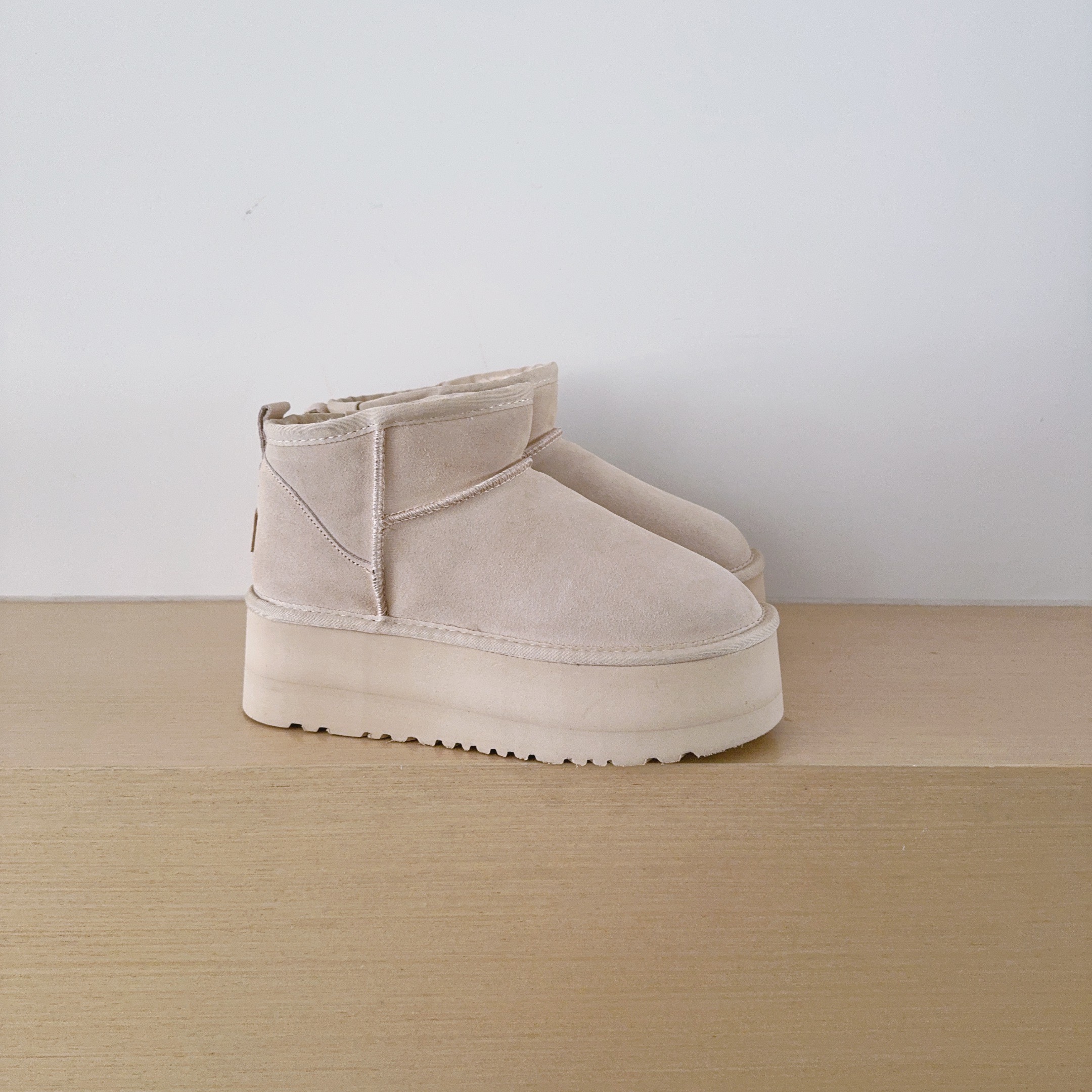4413-49.99-UGG gallery