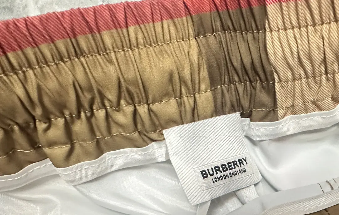 4446-29.99-Burberry gallery