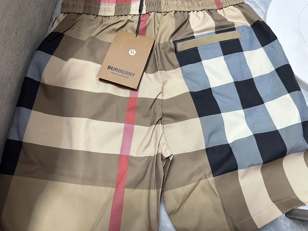 4446-29.99-Burberry gallery