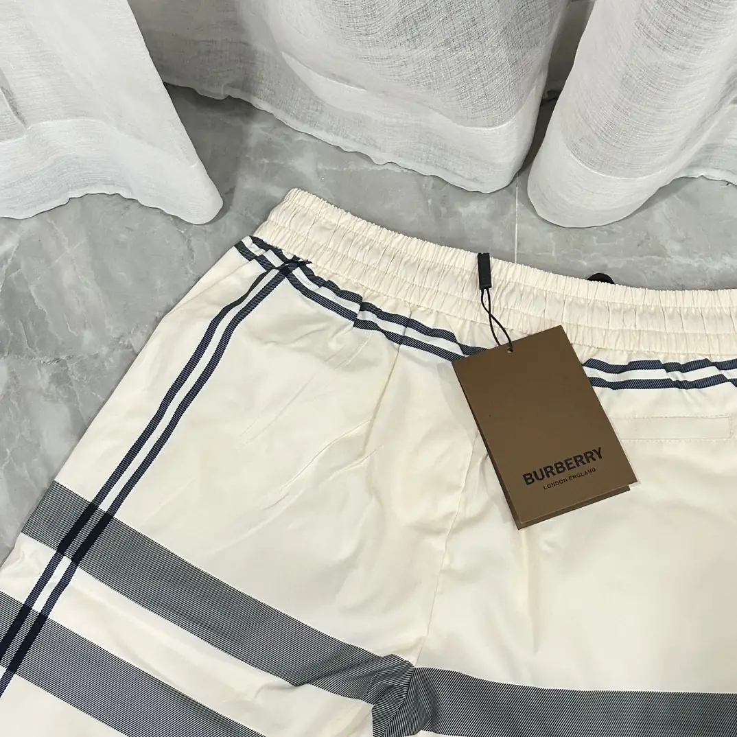 4446-29.99-Burberry gallery