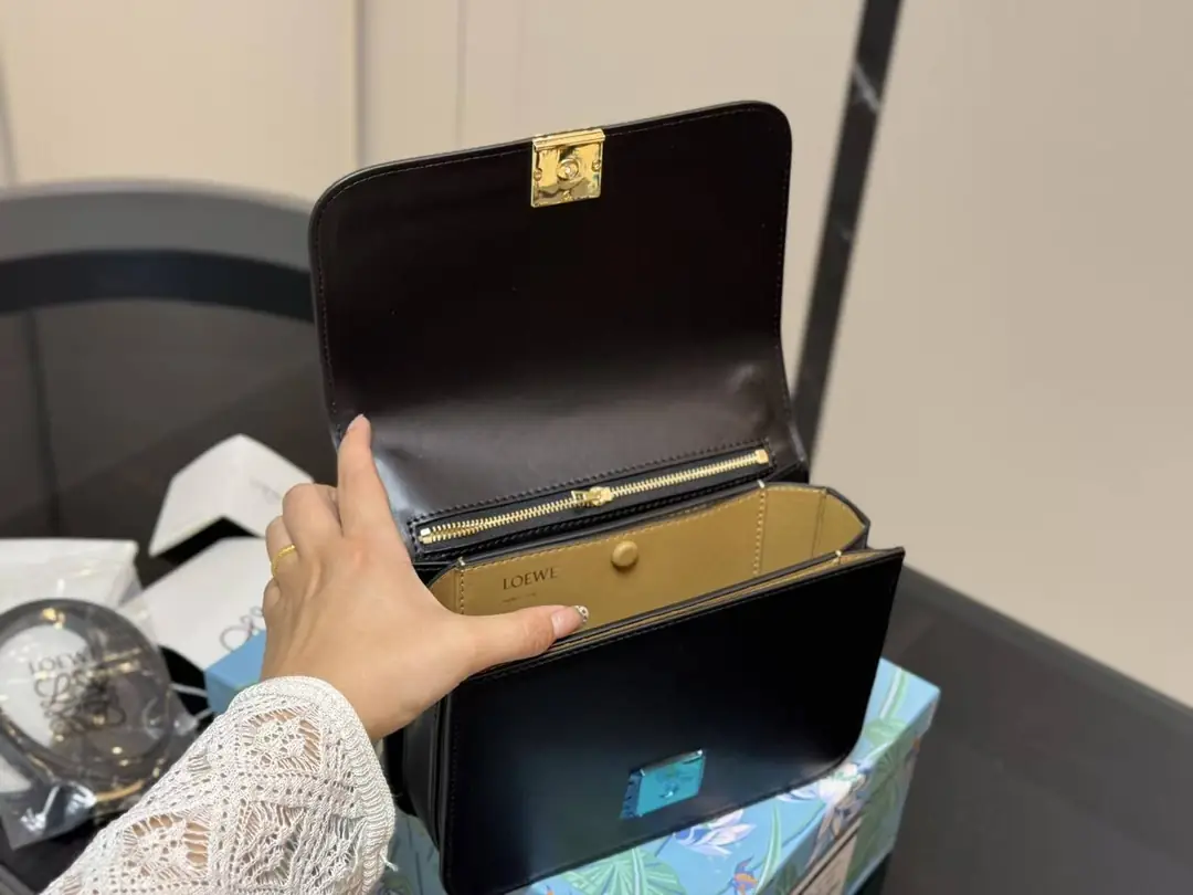 4447-79-loewe gallery