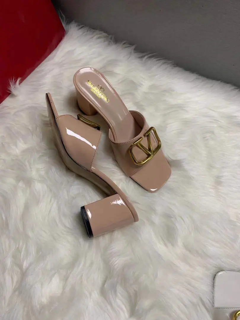 code:3785-364.27-49.99$-Valentino-withbox gallery