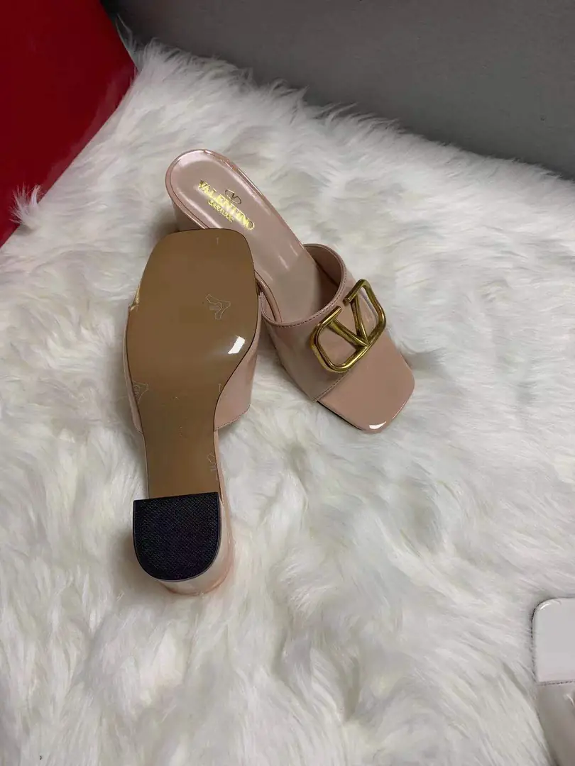 code:3785-364.27-49.99$-Valentino-withbox gallery