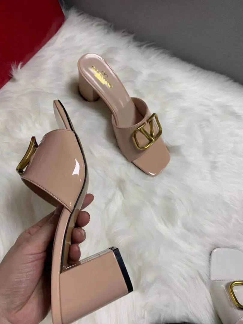 code:3785-364.27-49.99$-Valentino-withbox gallery