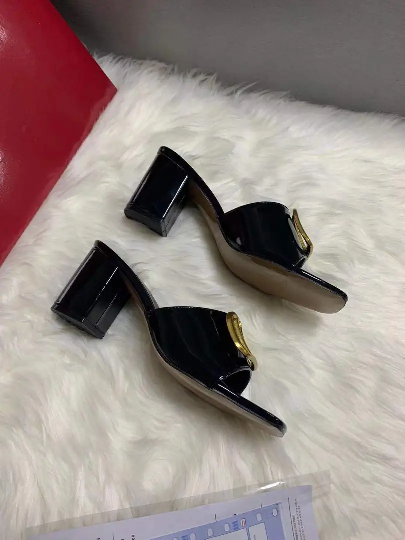 code:3785-364.27-49.99$-Valentino-withbox gallery