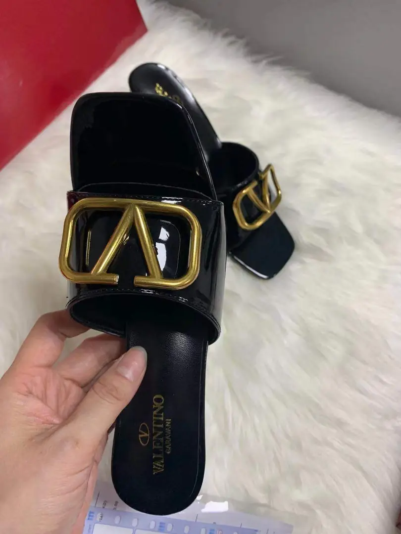 code:3785-364.27-49.99$-Valentino-withbox gallery