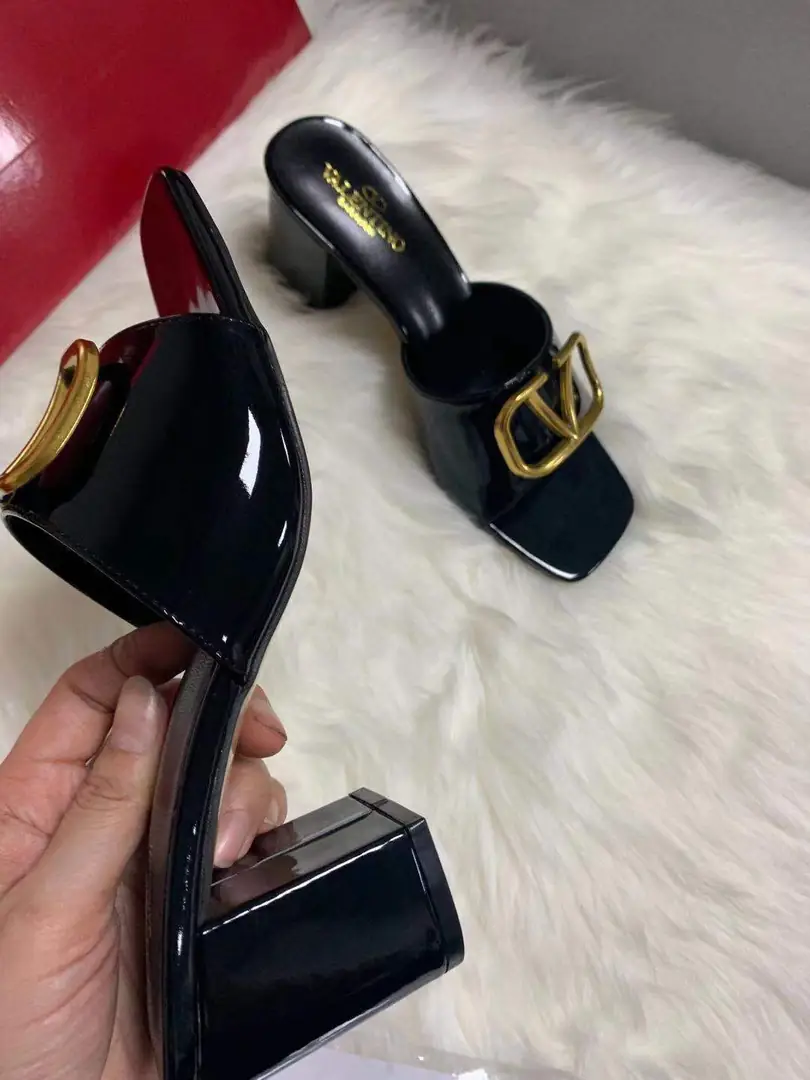 code:3785-364.27-49.99$-Valentino-withbox gallery