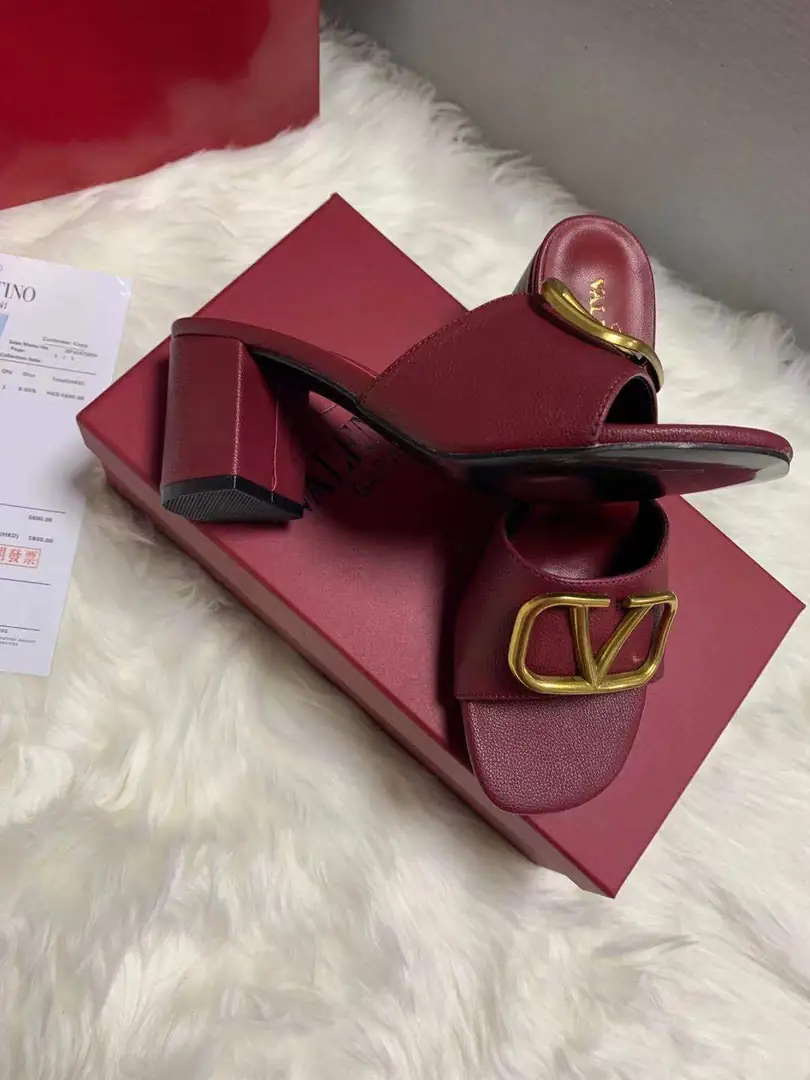 code:3785-364.27-49.99$-Valentino-withbox gallery