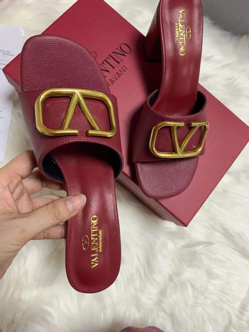 code:3785-364.27-49.99$-Valentino-withbox gallery