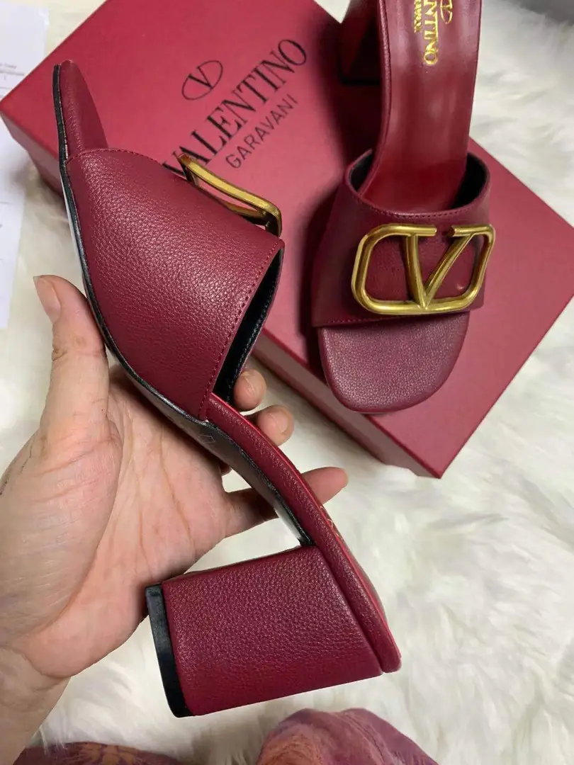 code:3785-364.27-49.99$-Valentino-withbox gallery