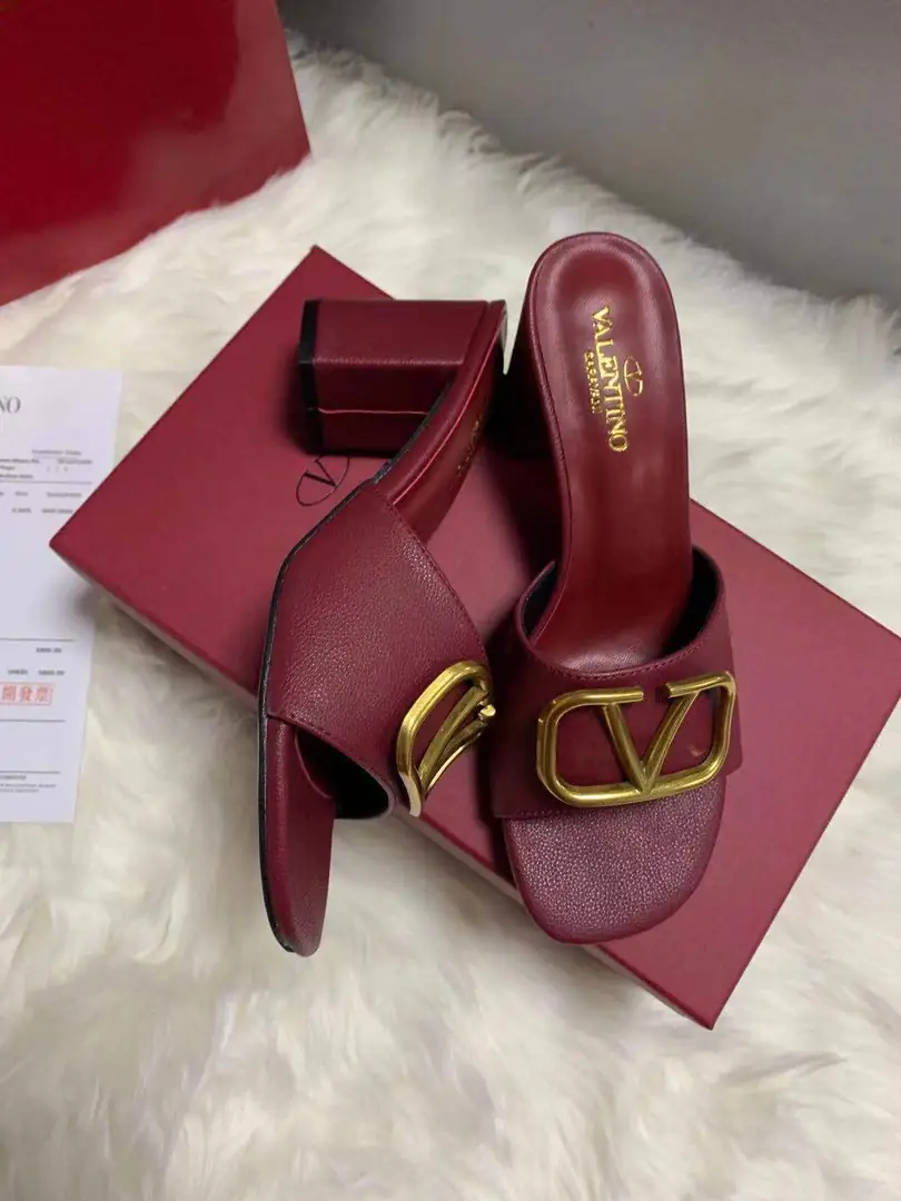 code:3785-364.27-49.99$-Valentino-withbox gallery