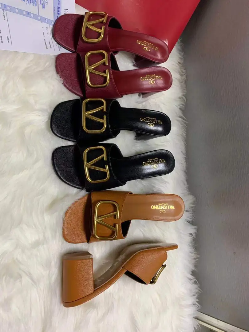 code:3785-364.27-49.99$-Valentino-withbox gallery