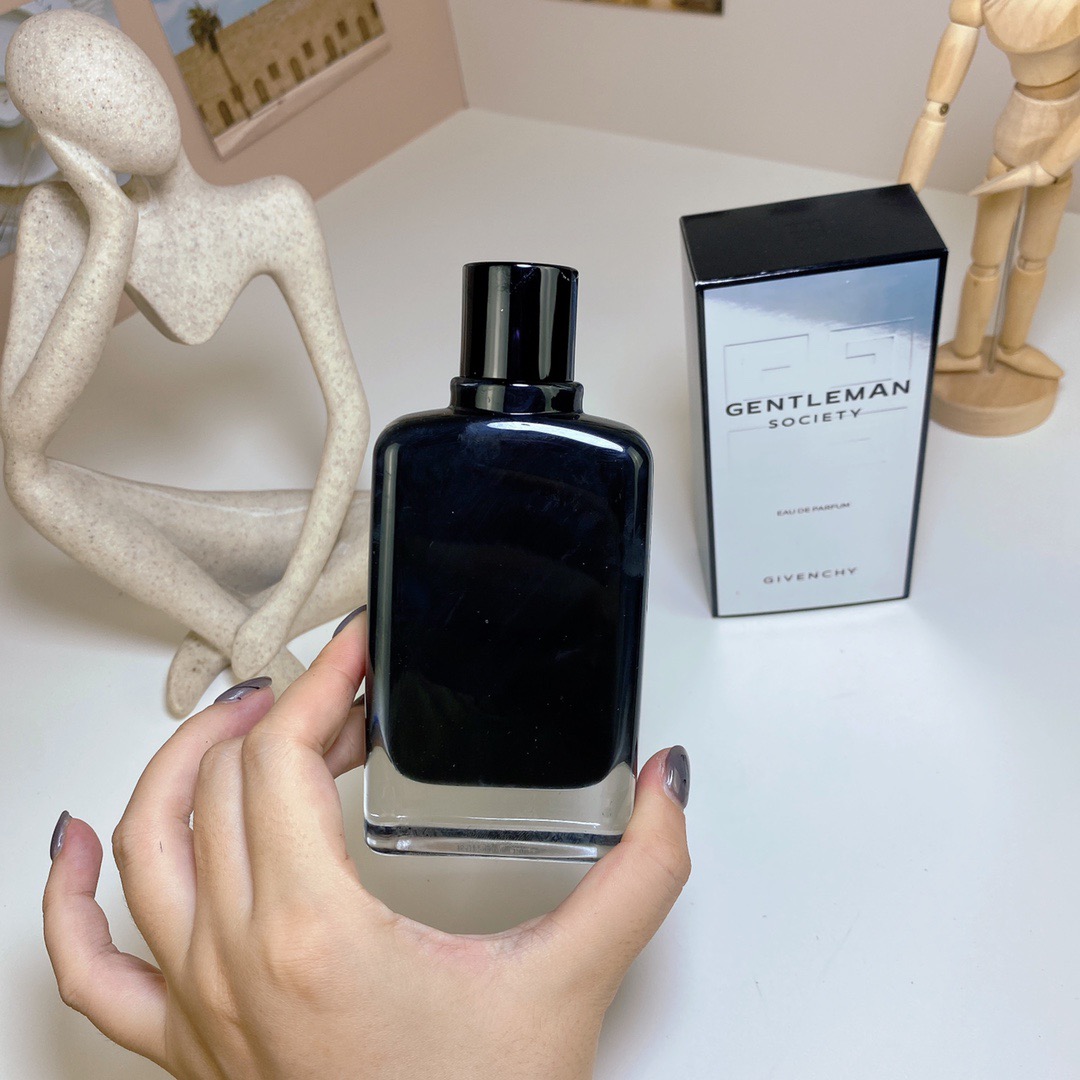 HX141，Guvenchy  Perfume 100ml  215.99上GA. QA gallery