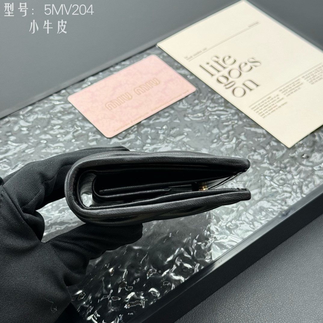 MN3811-MN3812, Miumiu wallet leather with box 268.99 11.5*8cm gallery