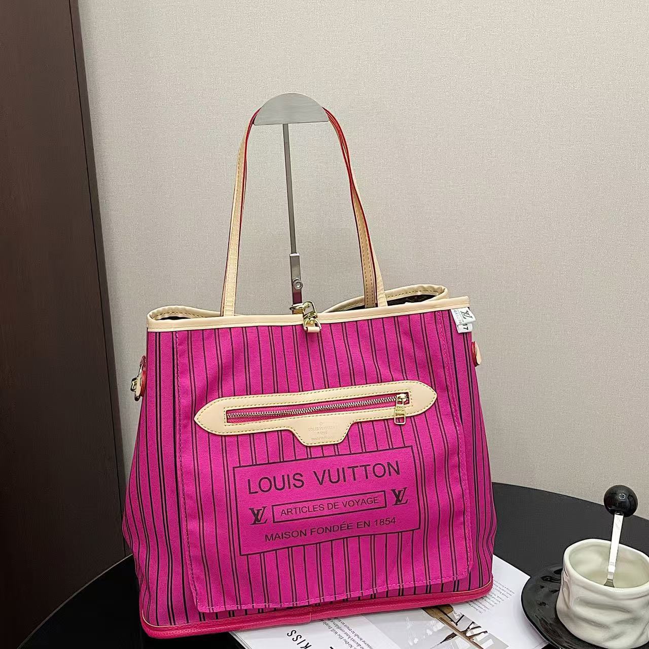 PH982-PH985，LV bag two side use with box.  37.99  上GA gallery