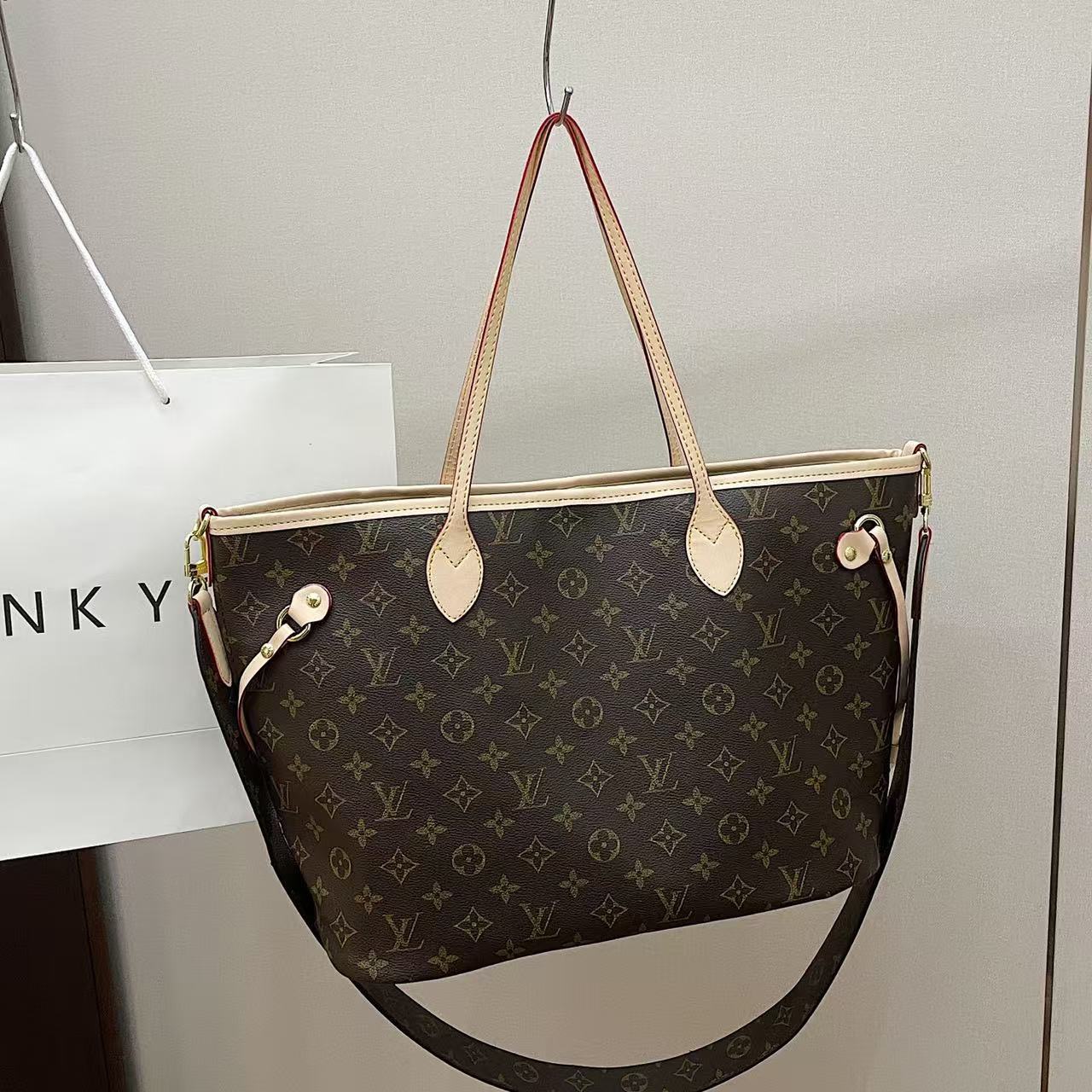 PH982-PH985，LV bag two side use with box.  37.99  上GA gallery