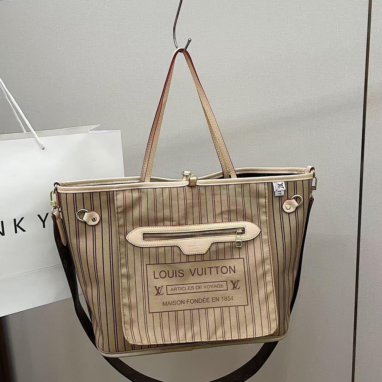 PH982-PH985，LV bag two side use with box.  37.99  上GA gallery