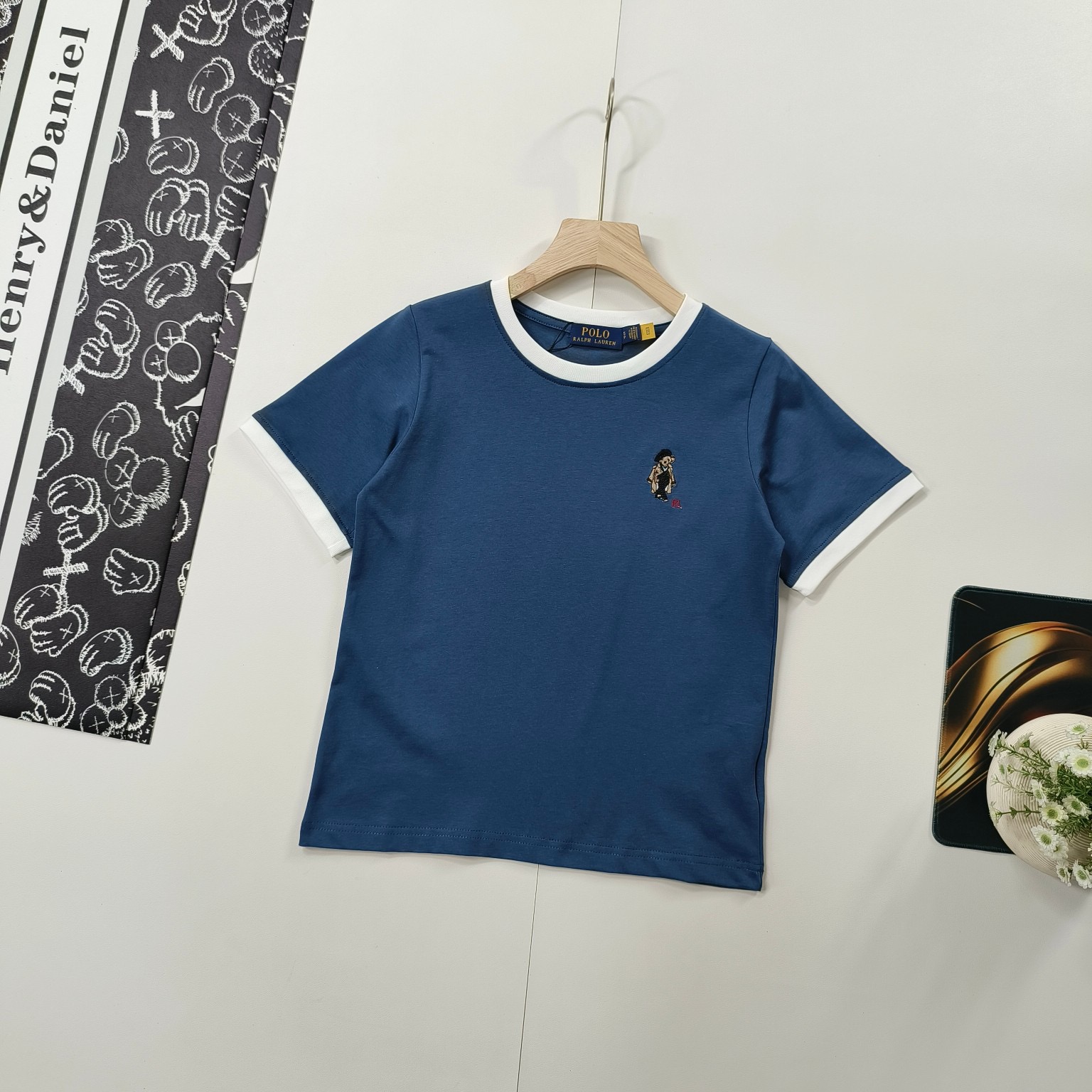 SL255-SL259，t shirt 34.99 上KAA gallery