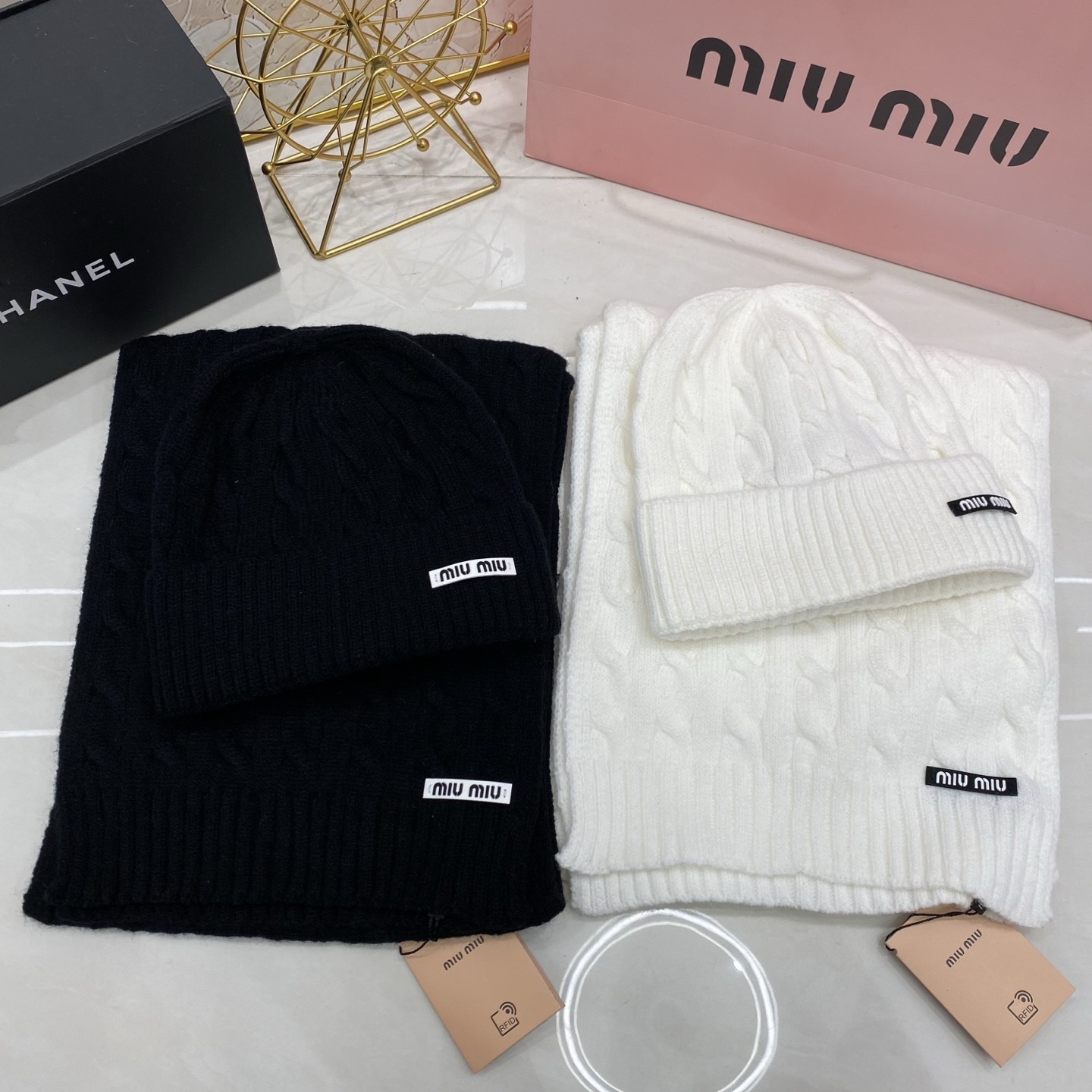 UF5109-UF5110，Miumiu caps+scarf 235.99 上GA WA gallery