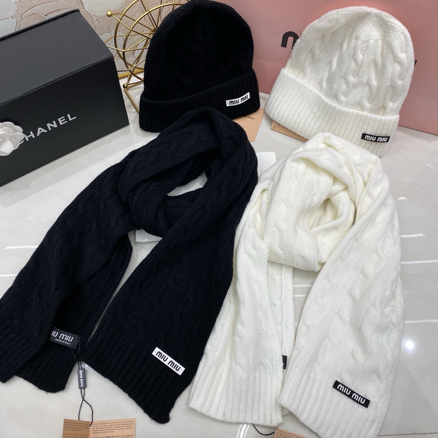 UF5109-UF5110，Miumiu caps+scarf 235.99 上GA WA gallery