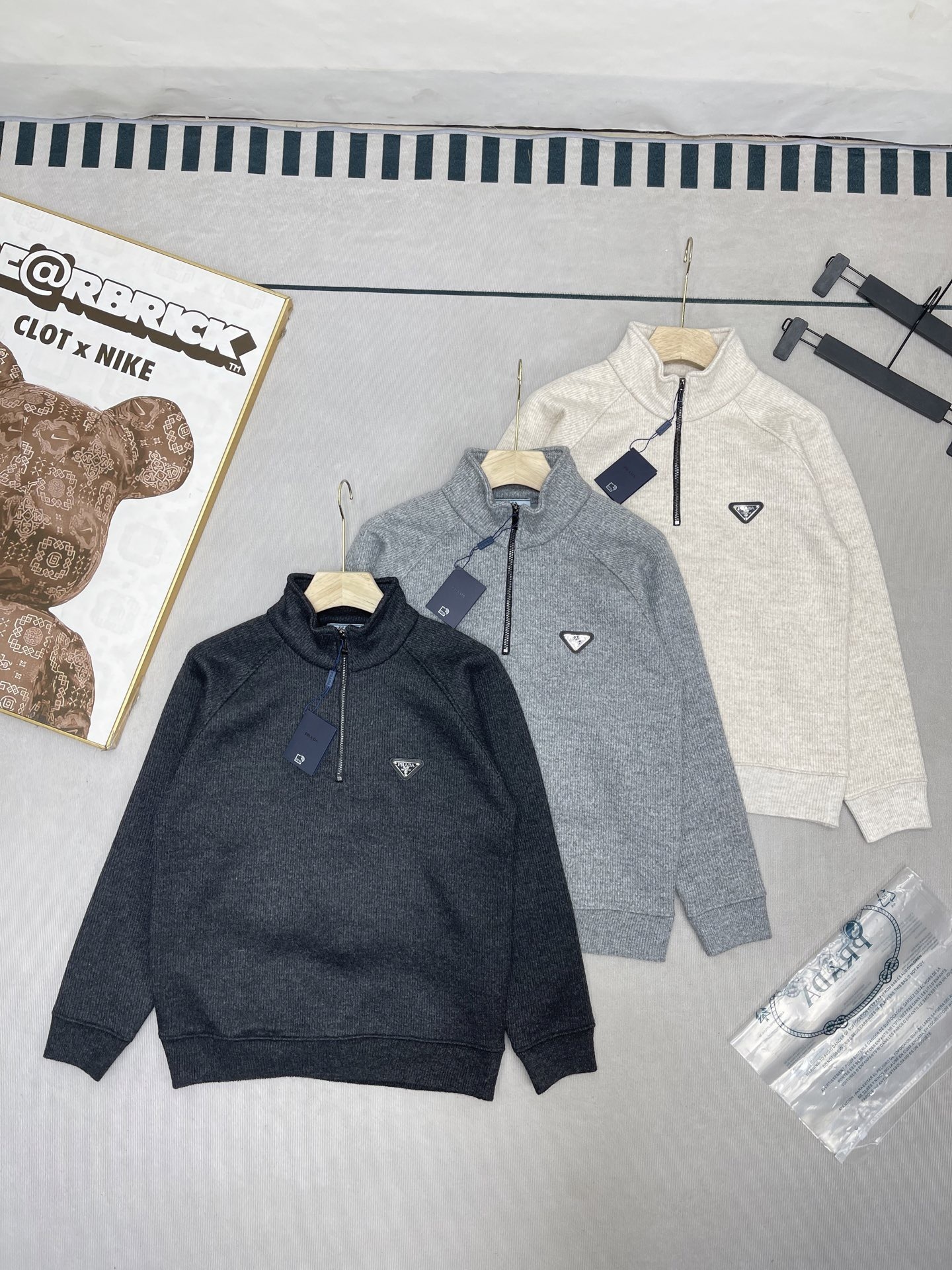 VR2200-VR2202，Prada sweater 373.99 上QA gallery