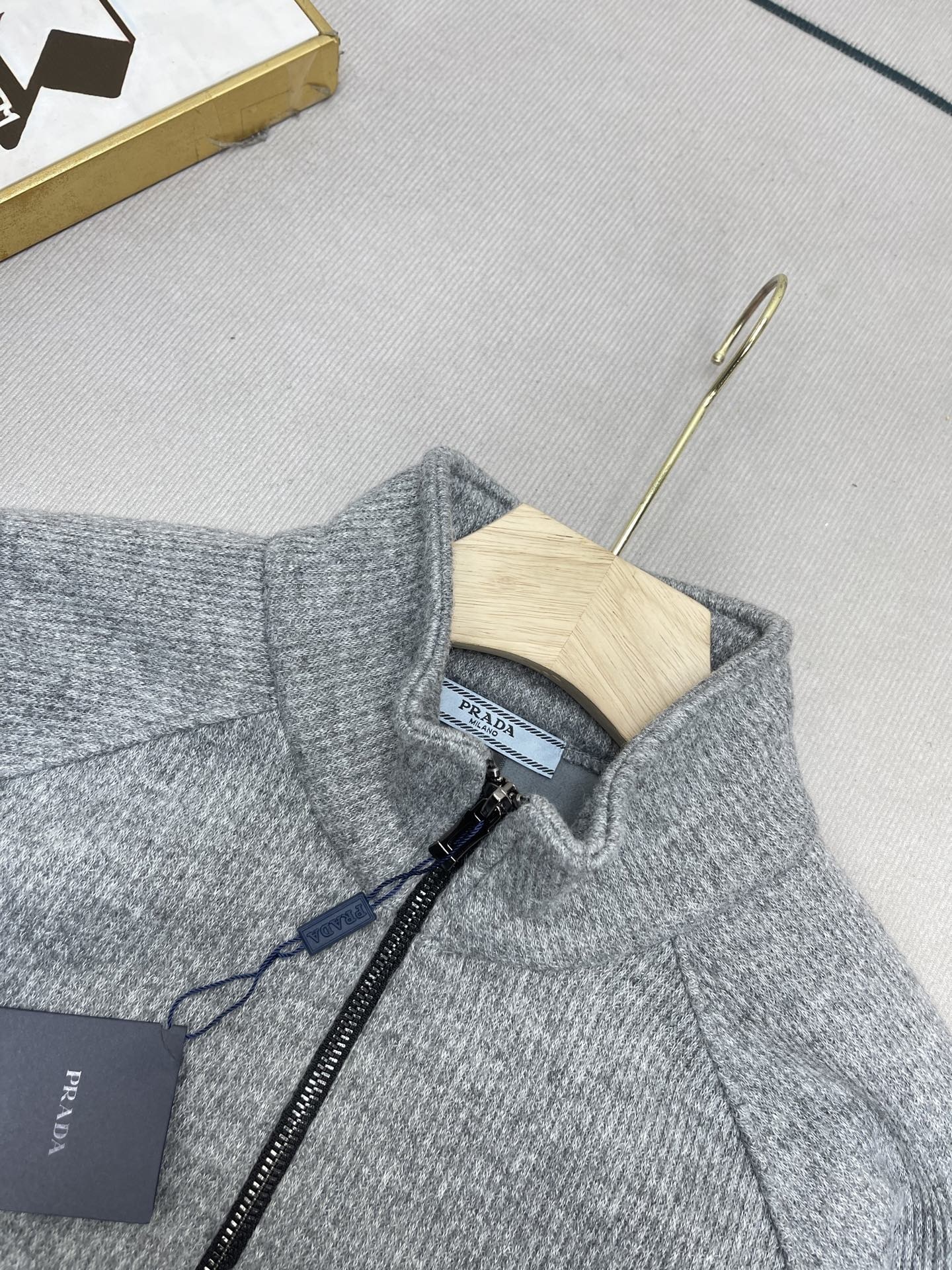VR2200-VR2202，Prada sweater 373.99 上QA gallery