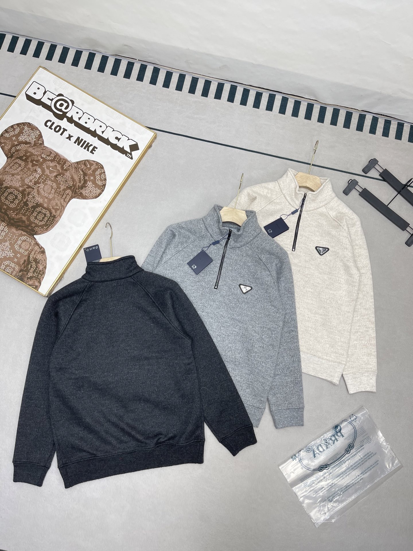 VR2200-VR2202，Prada sweater 373.99 上QA gallery